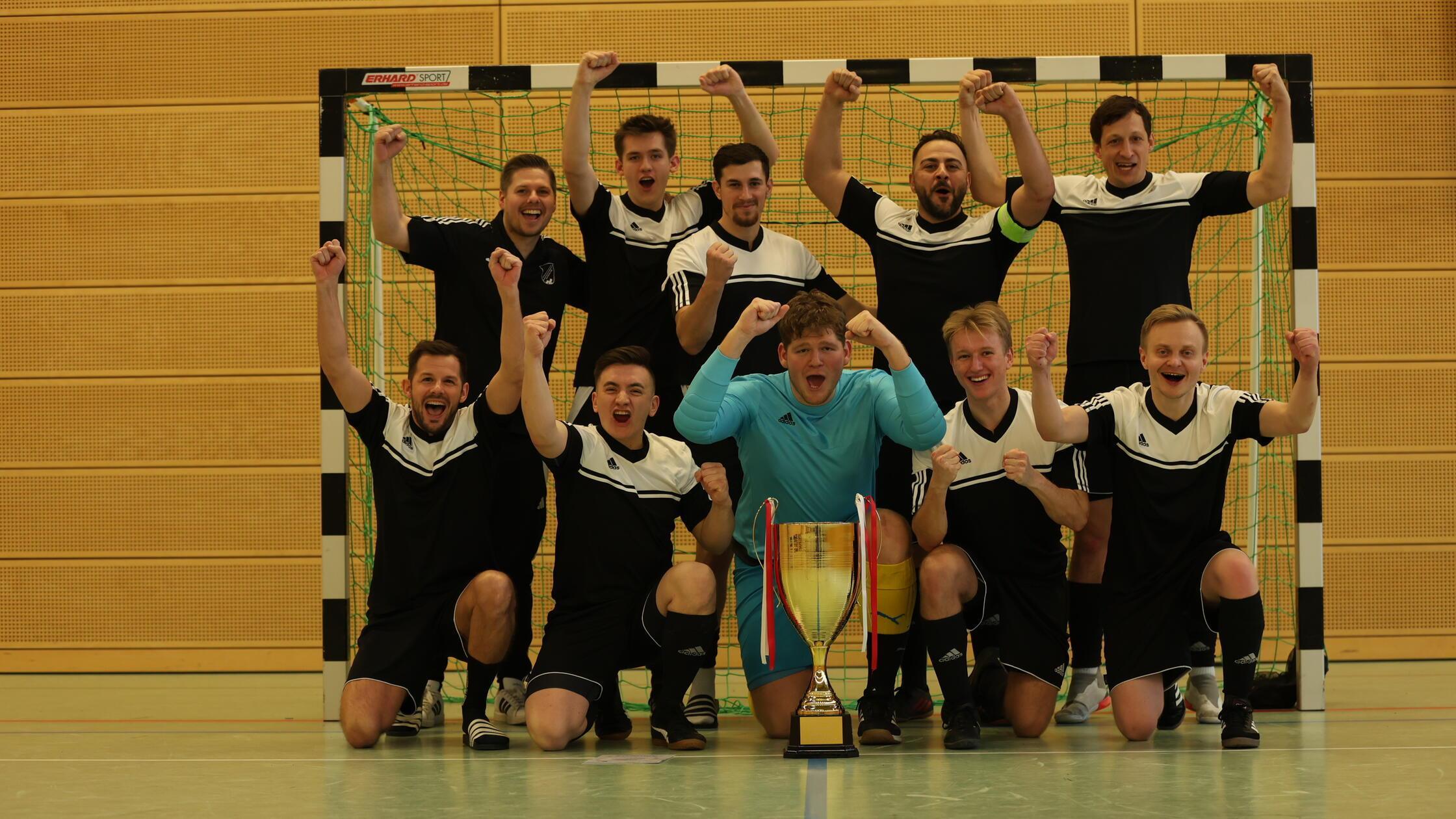 Sie-wollen-doch-auch-nur-spielen-Keine-Gnade-beim-Futsal-Turnier-der-Schiedsrichter