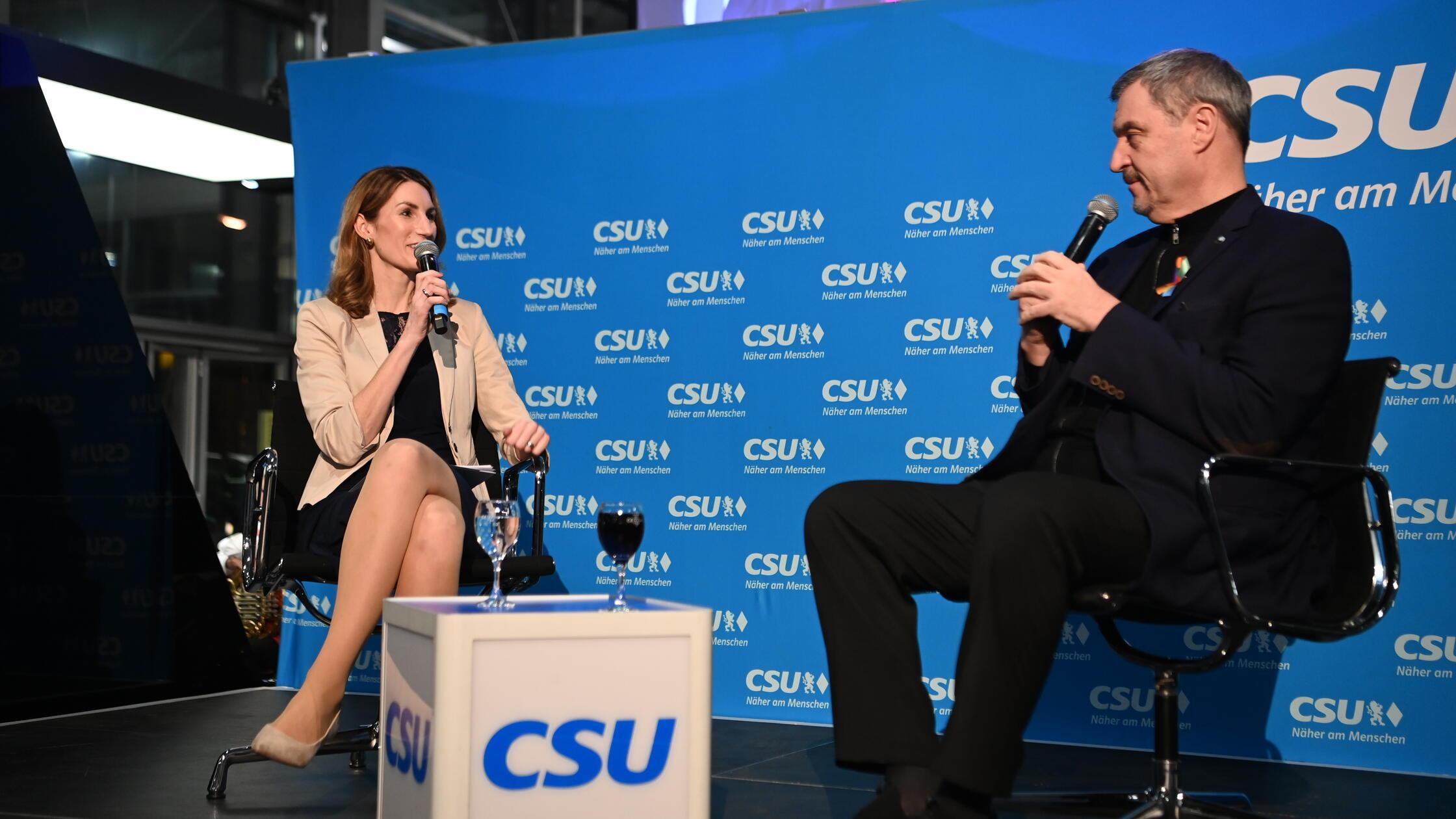 S-der-verr-t-in-Neumarkt-Wie-er-als-Volont-r-des-BR-einen-Tag-im-Heidschnuckenstall-sa-