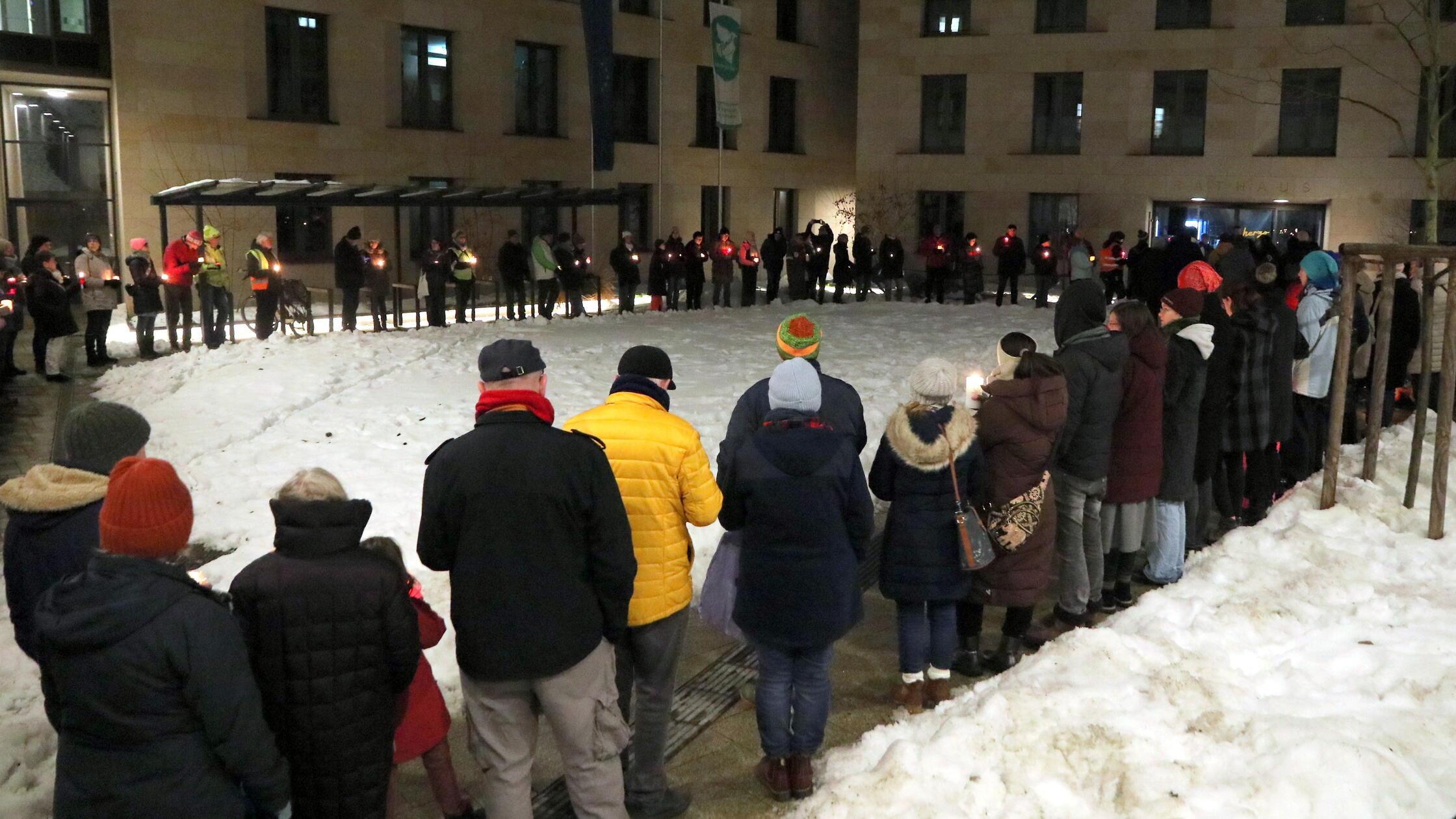 -Rath-user-sch-tzen-durch-Menschenkette-Aktion-fand-auch-in-Herzogenaurach-statt