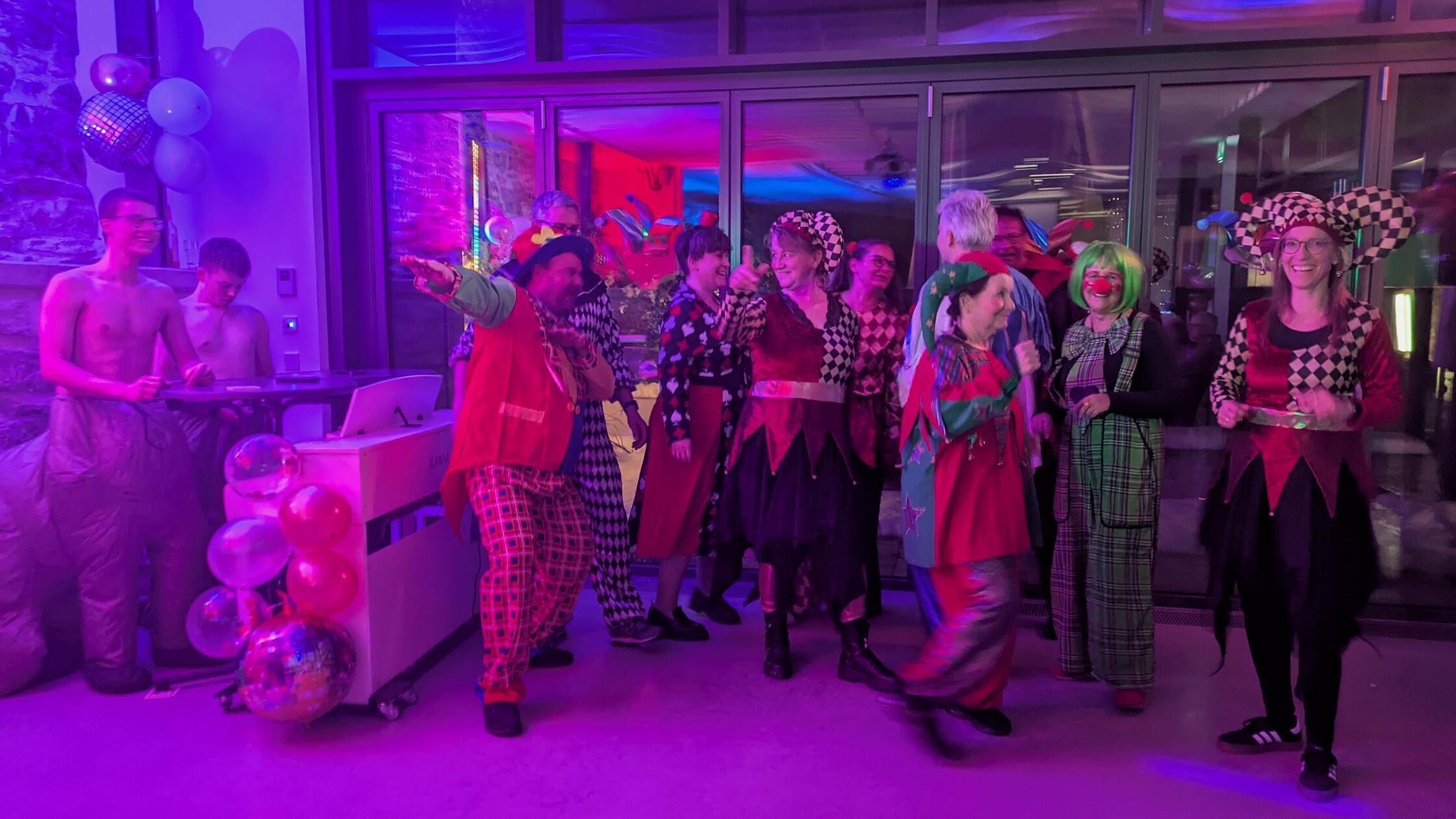 Neumarkts-Narren-feierten-im-Emmaushaus