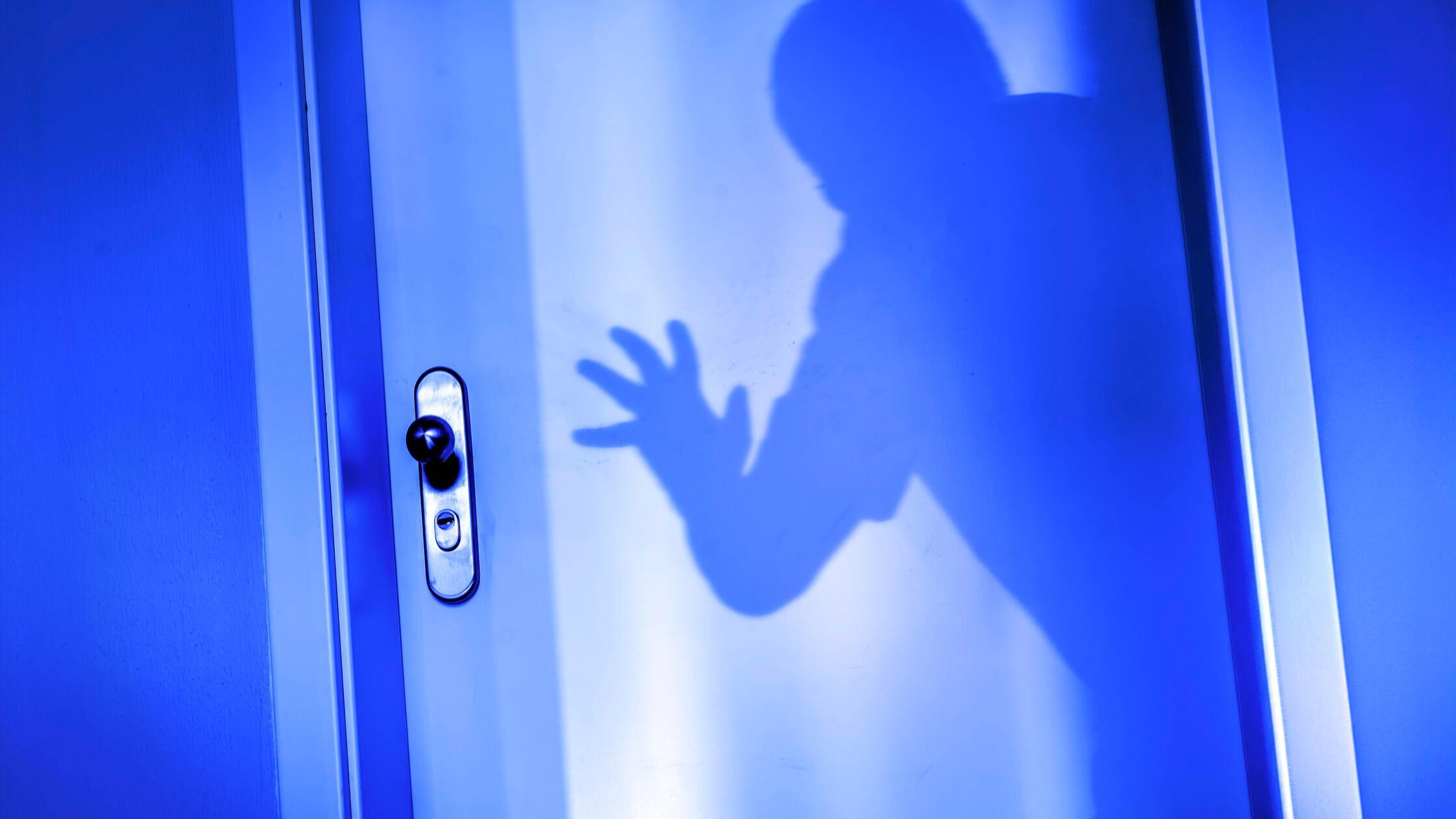 Bewohner-im-Haus-Schmuck-bei-Einbruch-in-Heroldsberg-gestohlen