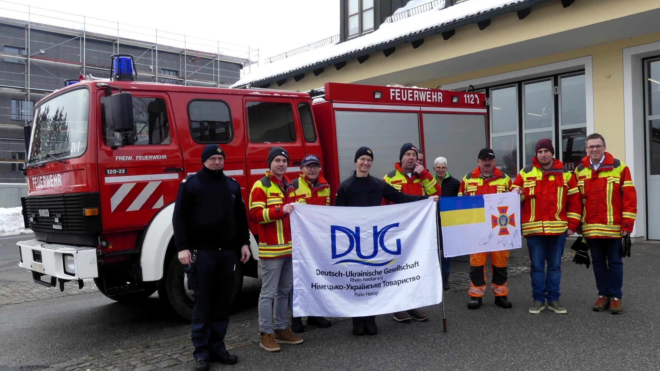 Von-Velburg-nach-Dnipropetrowsk-Feuerwehr-spendet-Ger-t-und-Fahrzeug