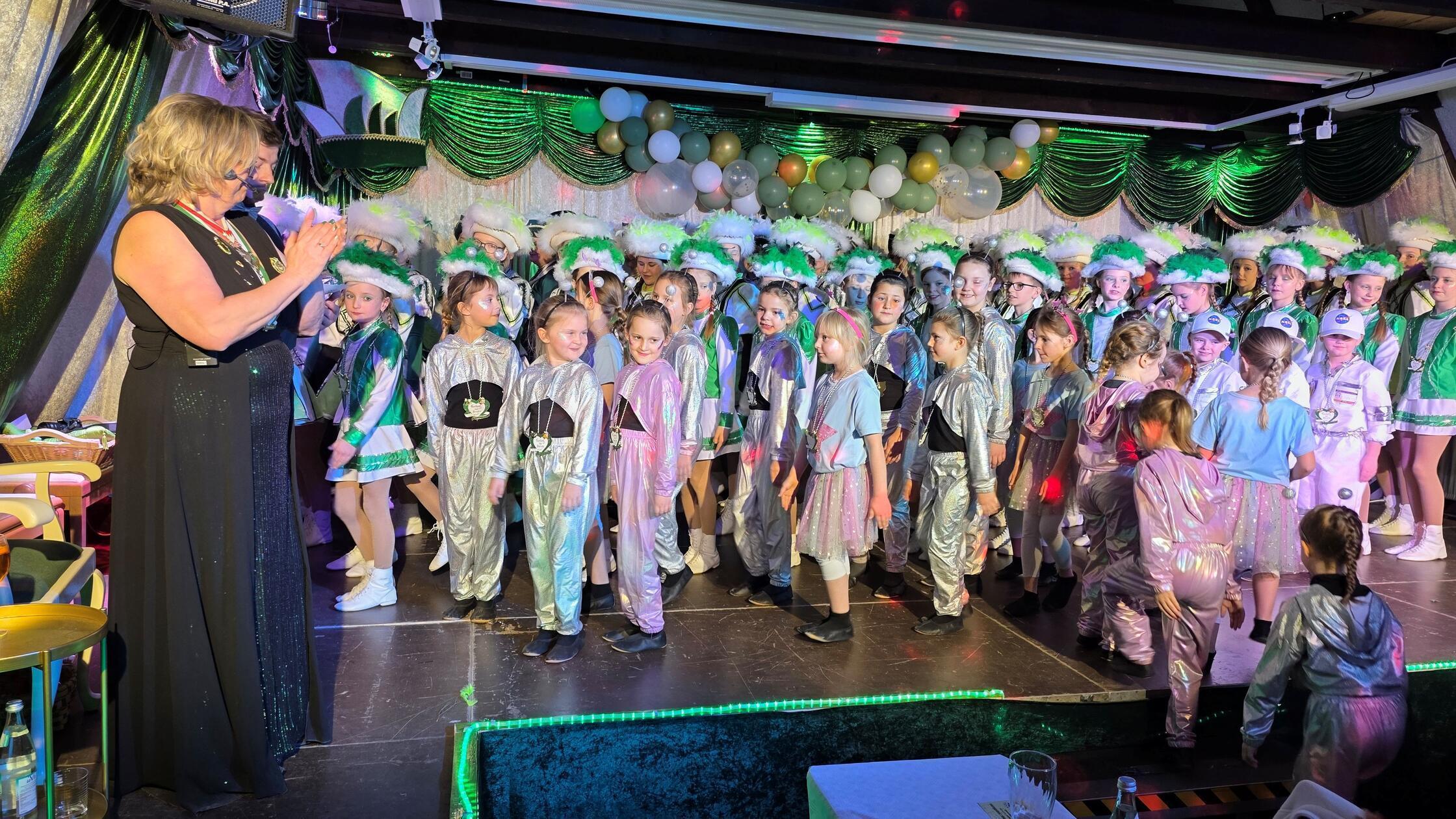 Die-heiligen-Stadtschnecken-Heiligenstadt-berzeugen-Prunksitzung-begeistert-Publikum