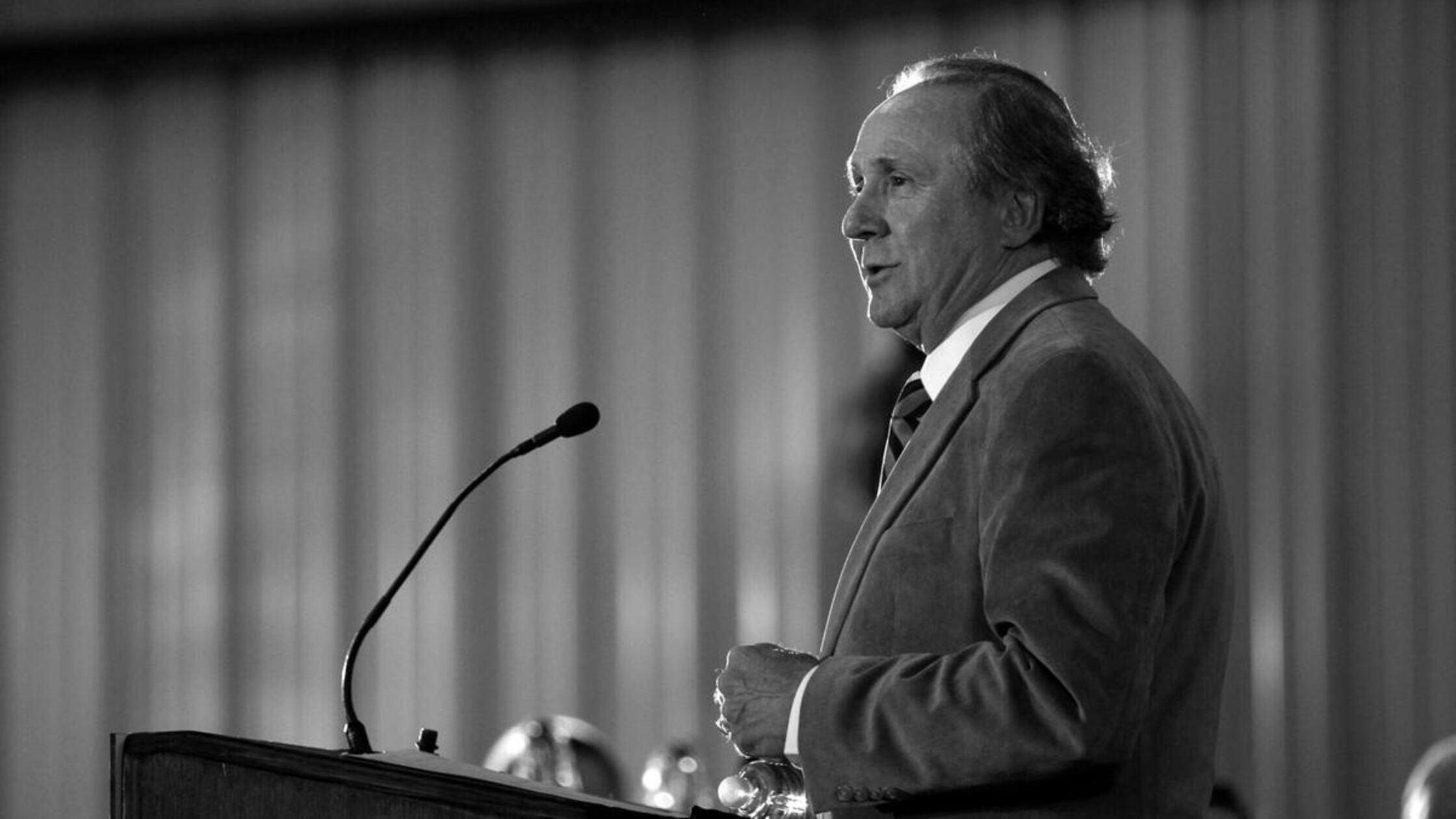 Er war in den USA über Jahrzehnte als konservativer Radiomoderator und Autor bekannt, Anfang Januar ist Michael Reagan, Sohn des ehemaligen US-Präsidenten Ronald Reagan, verstorben. Politische Ämter strebte er nie an, unterstützte 2020 und 2024 aber die Präsidentschaftskandidatur von Donald Trump.