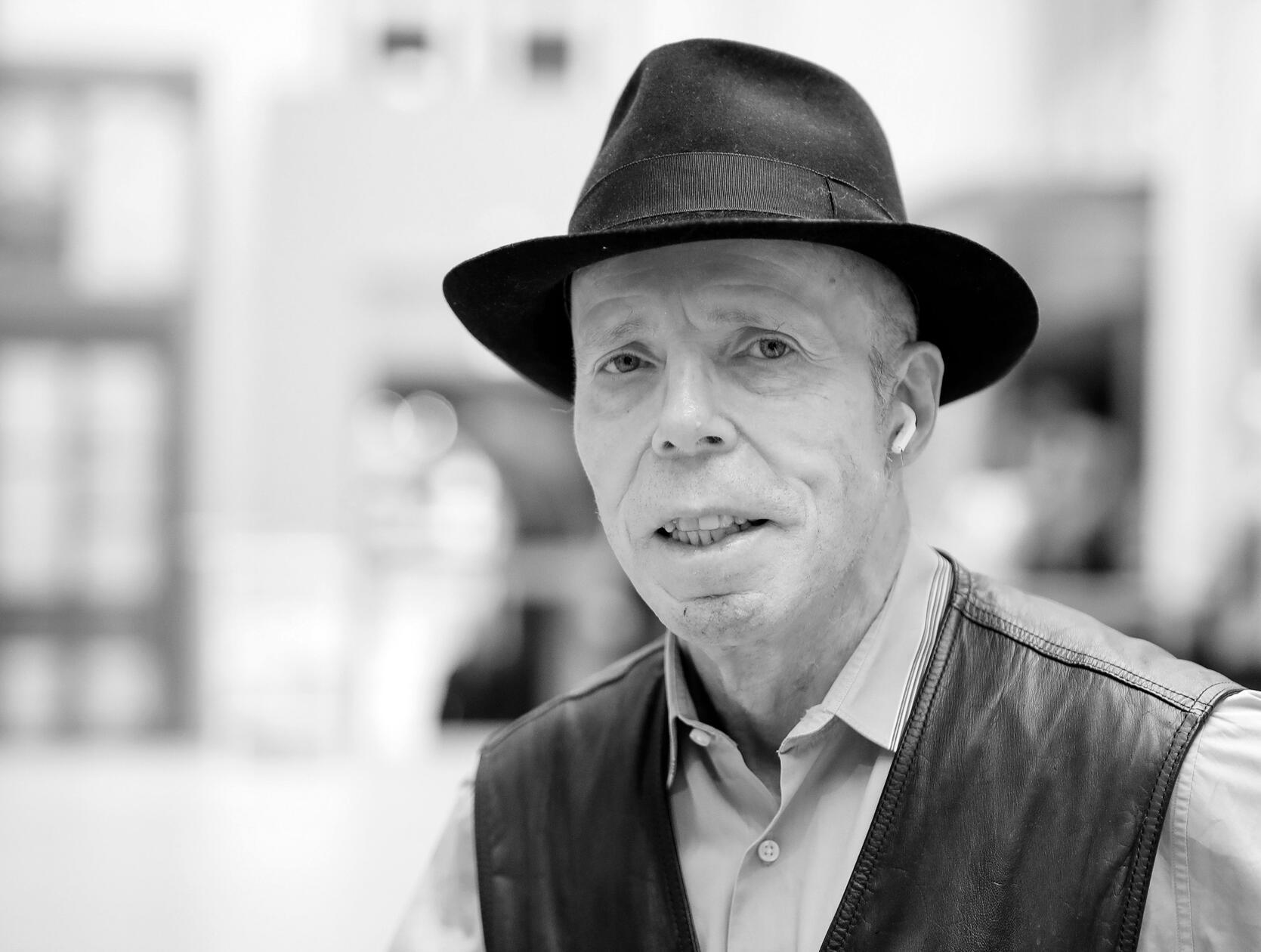 Seine Werke wurden weltbekannt: Der Leichenpräparator <b>Gunther von Hagens</b> ist 24. Juli 2026 im Alter von 81 Jahren gestorben. Von Hagens litt schon viele Jahre an einer Parkinson-Erkrankung. Der Mediziner entwickelte in den 1970er Jahren in Heidelberg eine Konservierungstechnik von Leichen zu anatomischen Präparaten, die weltweit Millionen durch seine Körperwelten-Ausstellungen bekannt wurde.