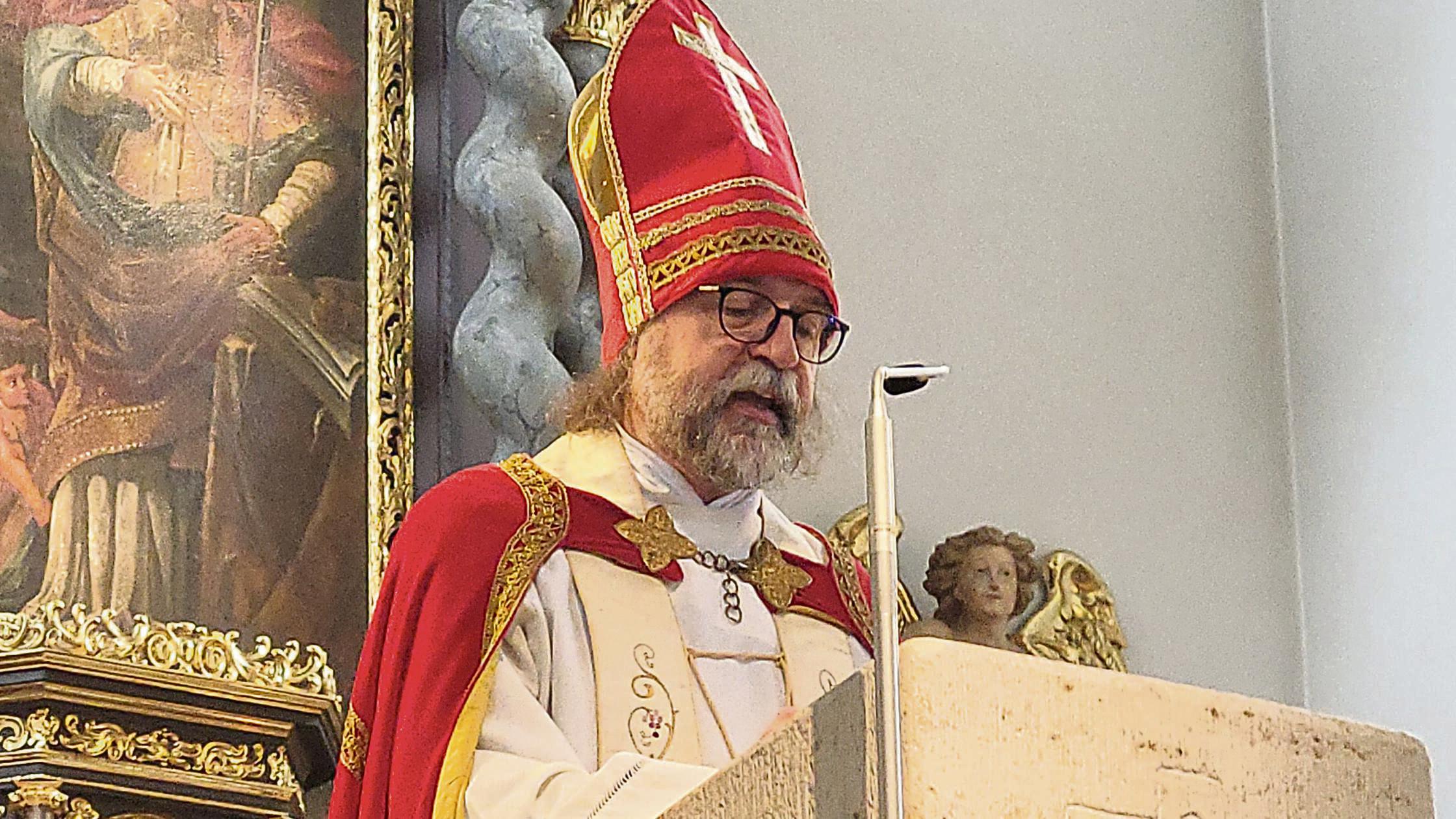 Pfarrer-singt-Gstanzln-ber-Putin-und-Trump-Klare-Worte-in-der-Pleinfelder-Hummelmesse