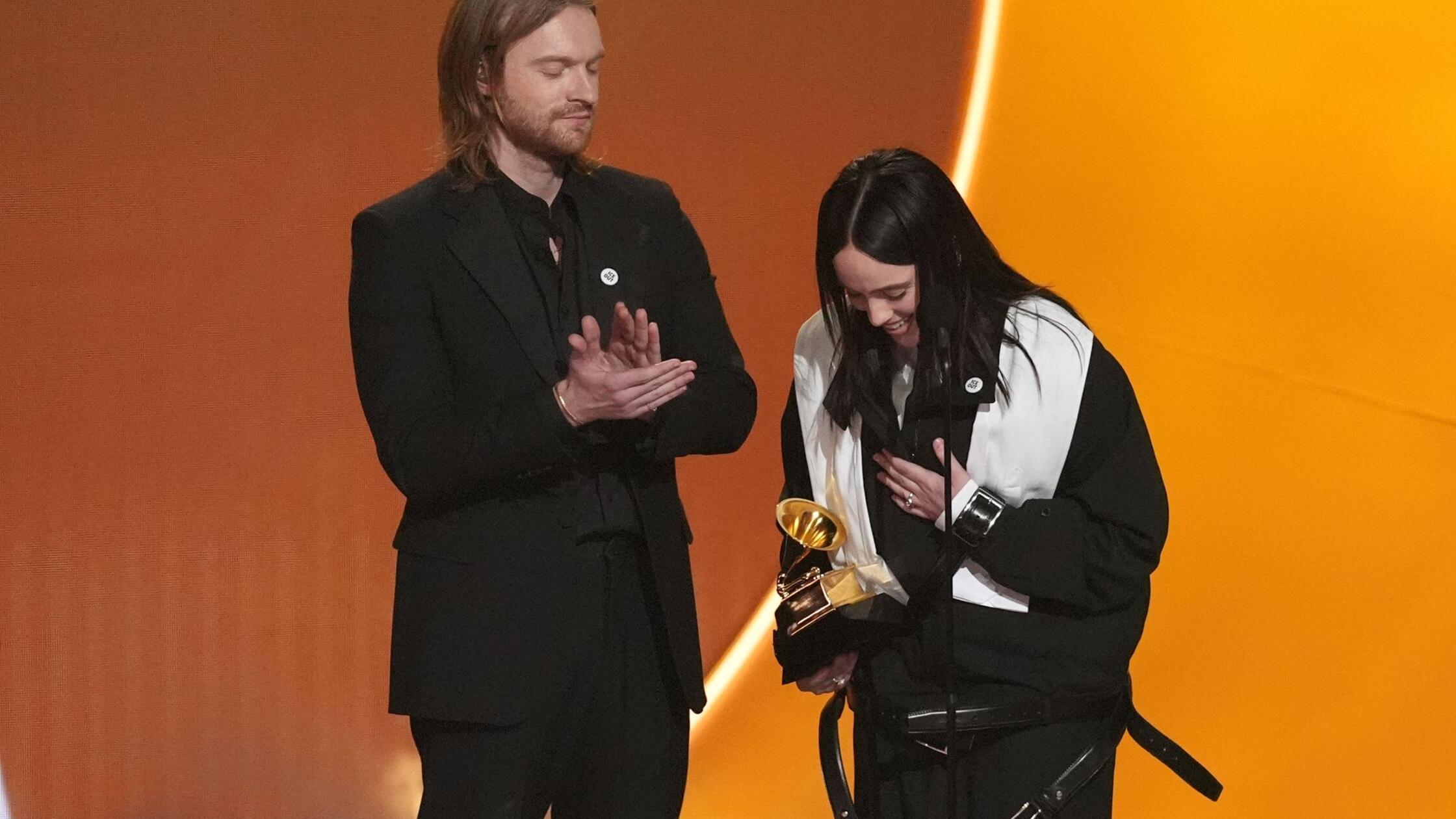 Finneas und Billie Eilish nehmen den Preis für den