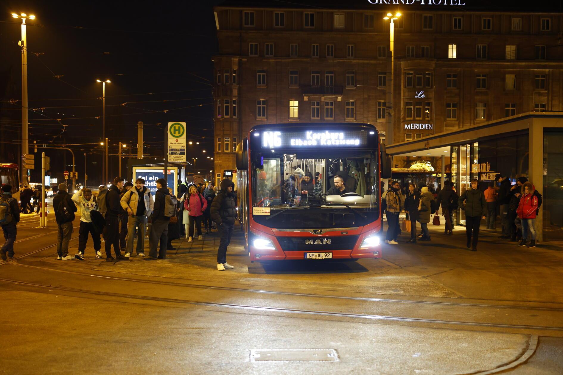Es war – zumindest auf dem Papier – eine durchaus kritische Mischung zum Start in diese neue Woche aus fränkischer Sicht: Weil...