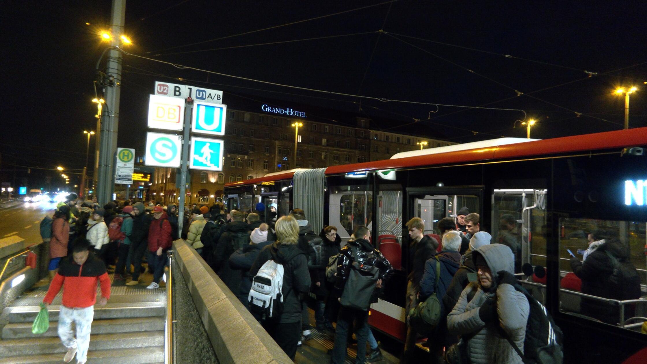 ... soll sich die Situation im ÖPNV dann auch schon wieder entspannen – zumindest vorerst. Sollte jedoch...