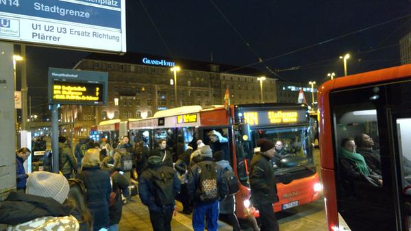 ... keine Einigung erzielt werden, stellte verdi in einem Statement bereits schon jetzt weitere „harte Runden“ in Aussicht. Ob diese dann ...