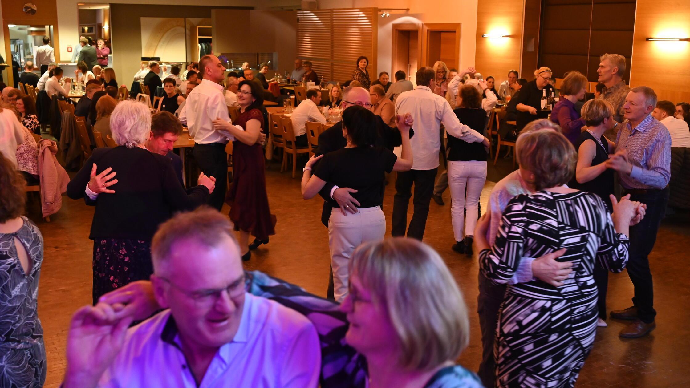 Jungbauern-begeistern-Ball-der-Landwirtschaft-in-Neumarkt-zieht-zahlreiche-G-ste-an