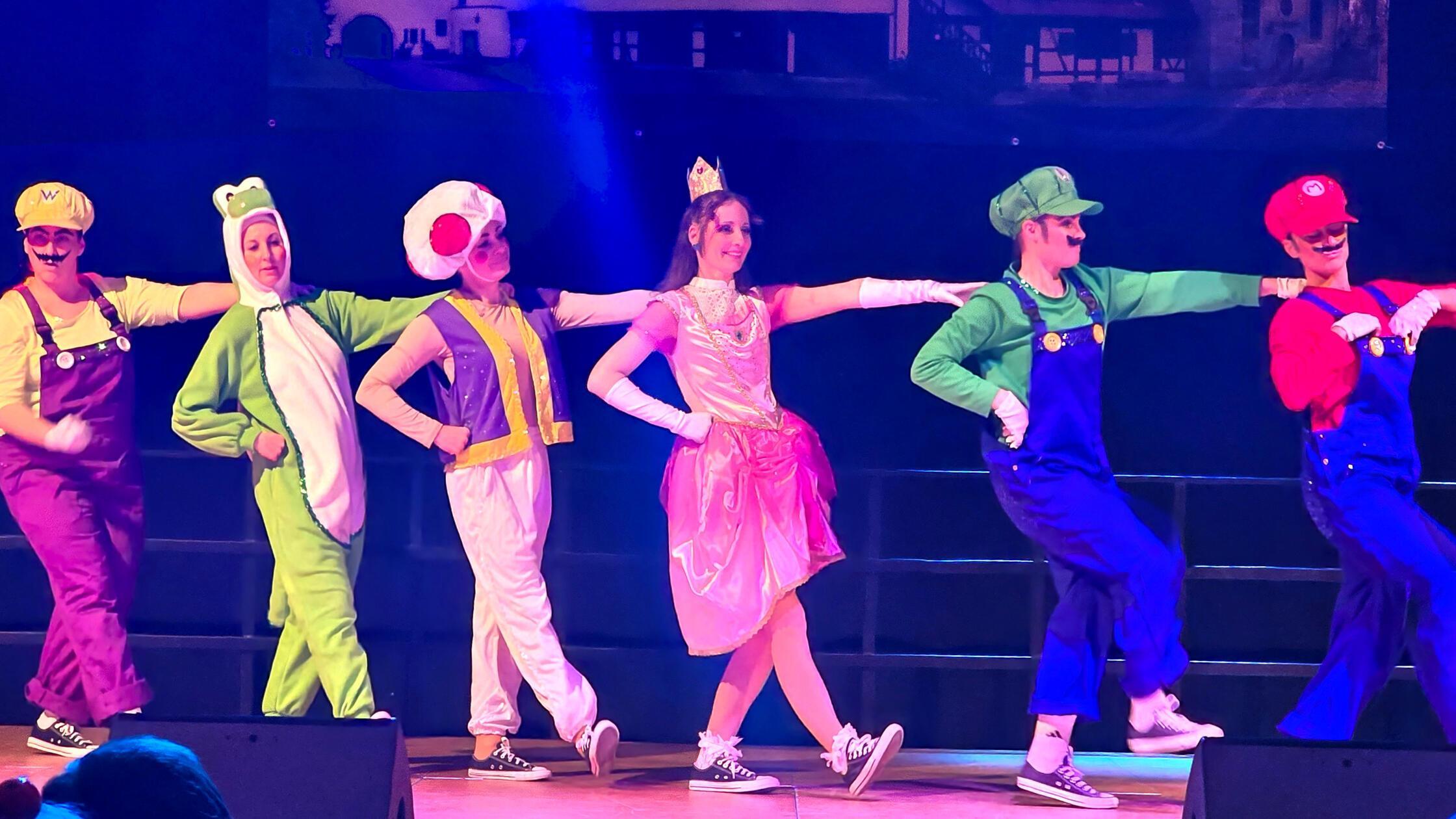 Warnung-vor-50-Partys-Buntes-Programm-begeistert-bei-der-CSU-Prunksitzung-in-Adelsdorf