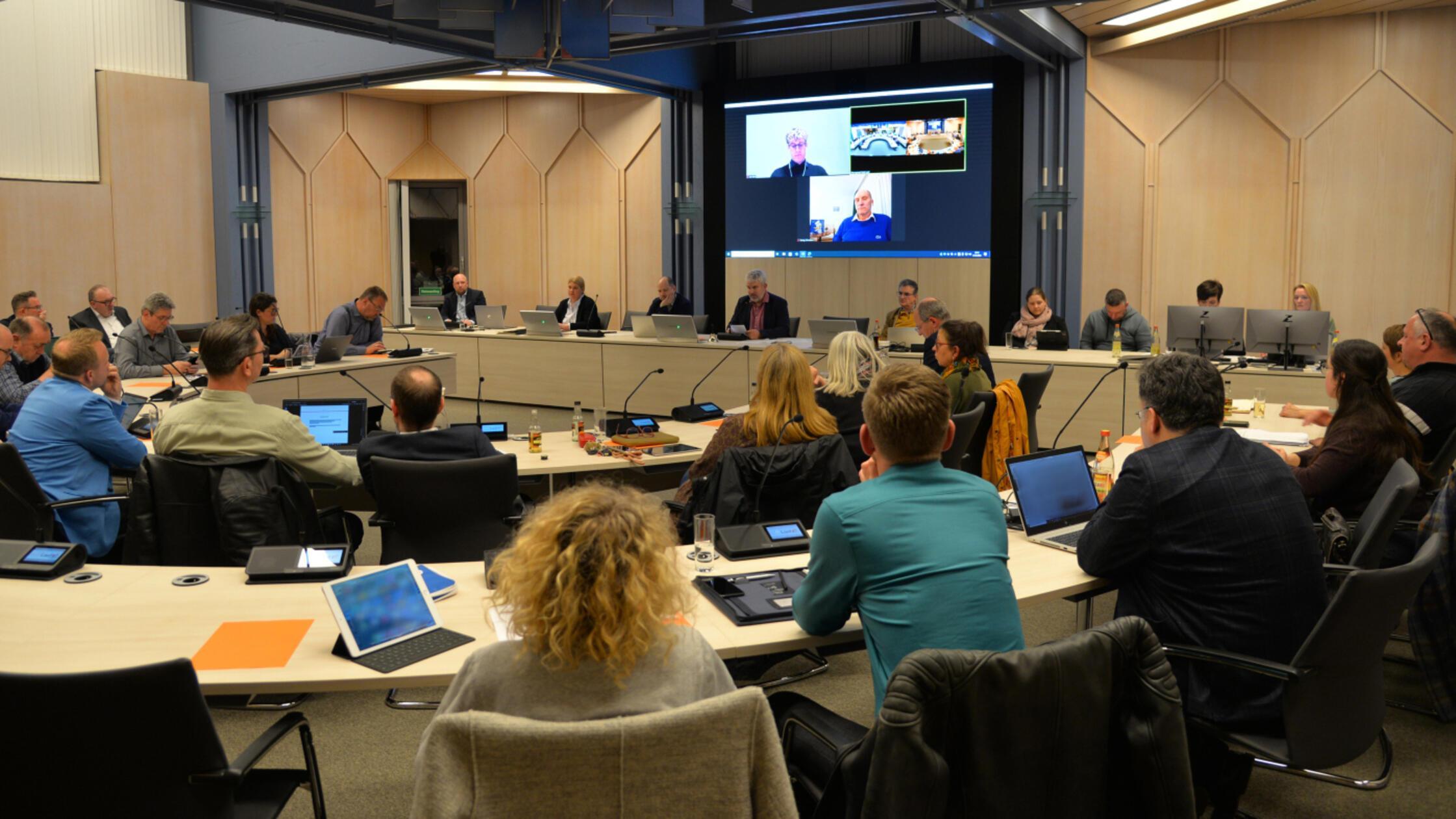 Transparenz-im-Laufer-Stadtrat-Wer-wie-abgestimmt-hat-bleibt-f-r-Zuschauer-oft-unklar