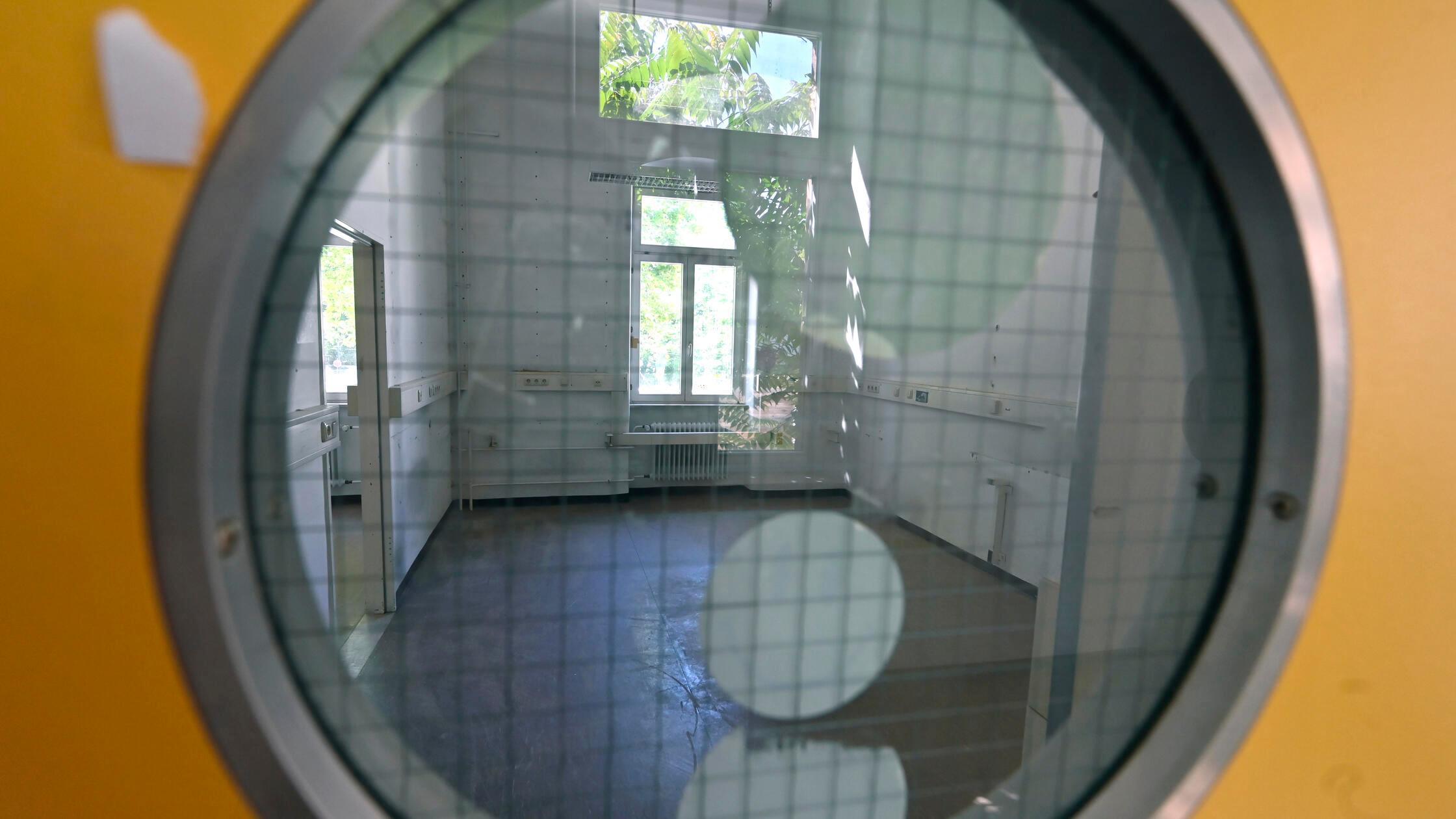 Erlangen:  Führung durch die verbliebenen reste de