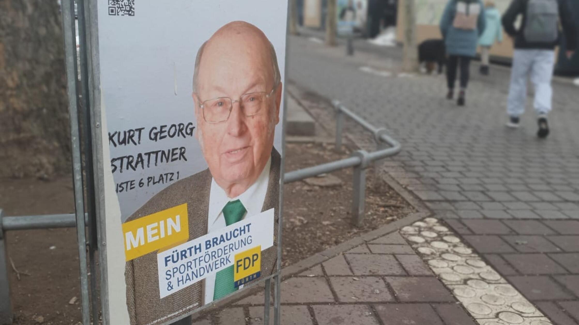 Wahlplakat-in-F-rth-zeigt-verstorbenen-Stadtrat-Was-macht-Kurt-Georg-Strattner-da-