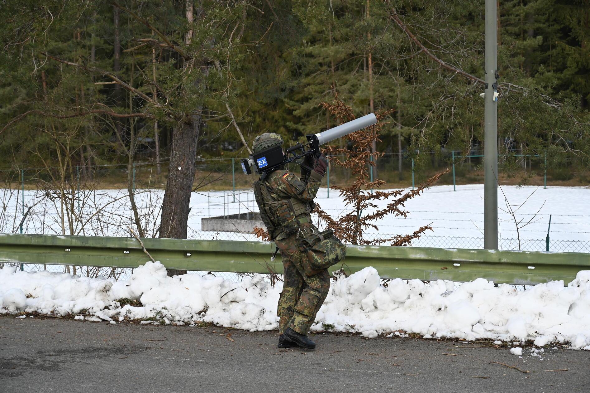 Boris Pistorius in Otto-Lilienthal-Kaserne in Roth