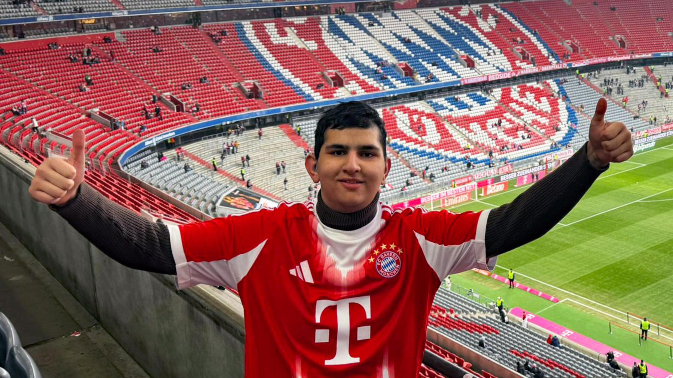 Beim-FC-Bayern-Fanclub-organisiert-Stadionerlebnis-f-r-geh-rlosen-Marsel-aus-Roth