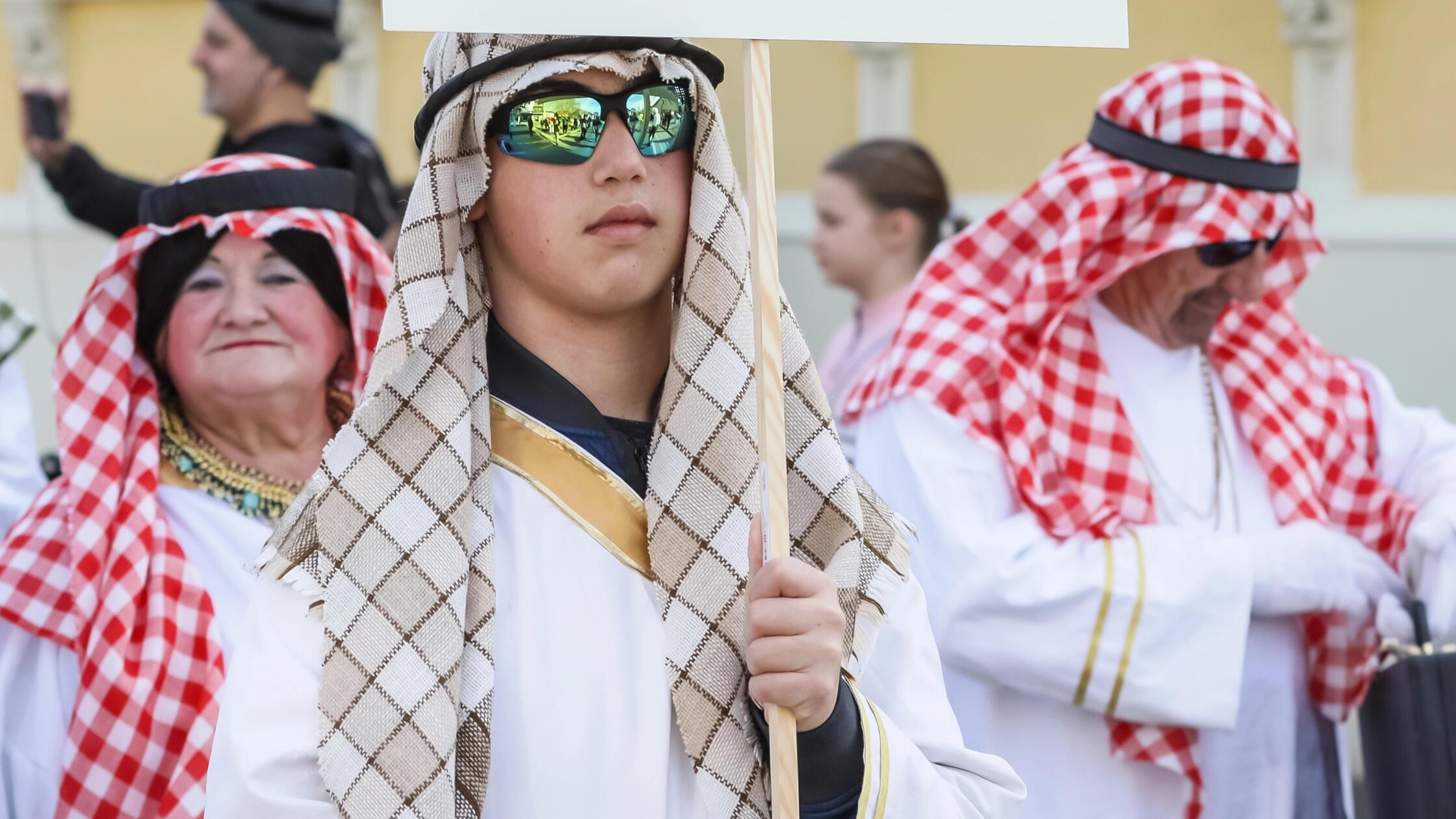 Hitlergru-im-Scheich-Kost-m-Ausgelassene-Faschingsparty-endet-vor-Amtsgericht-Neumarkt