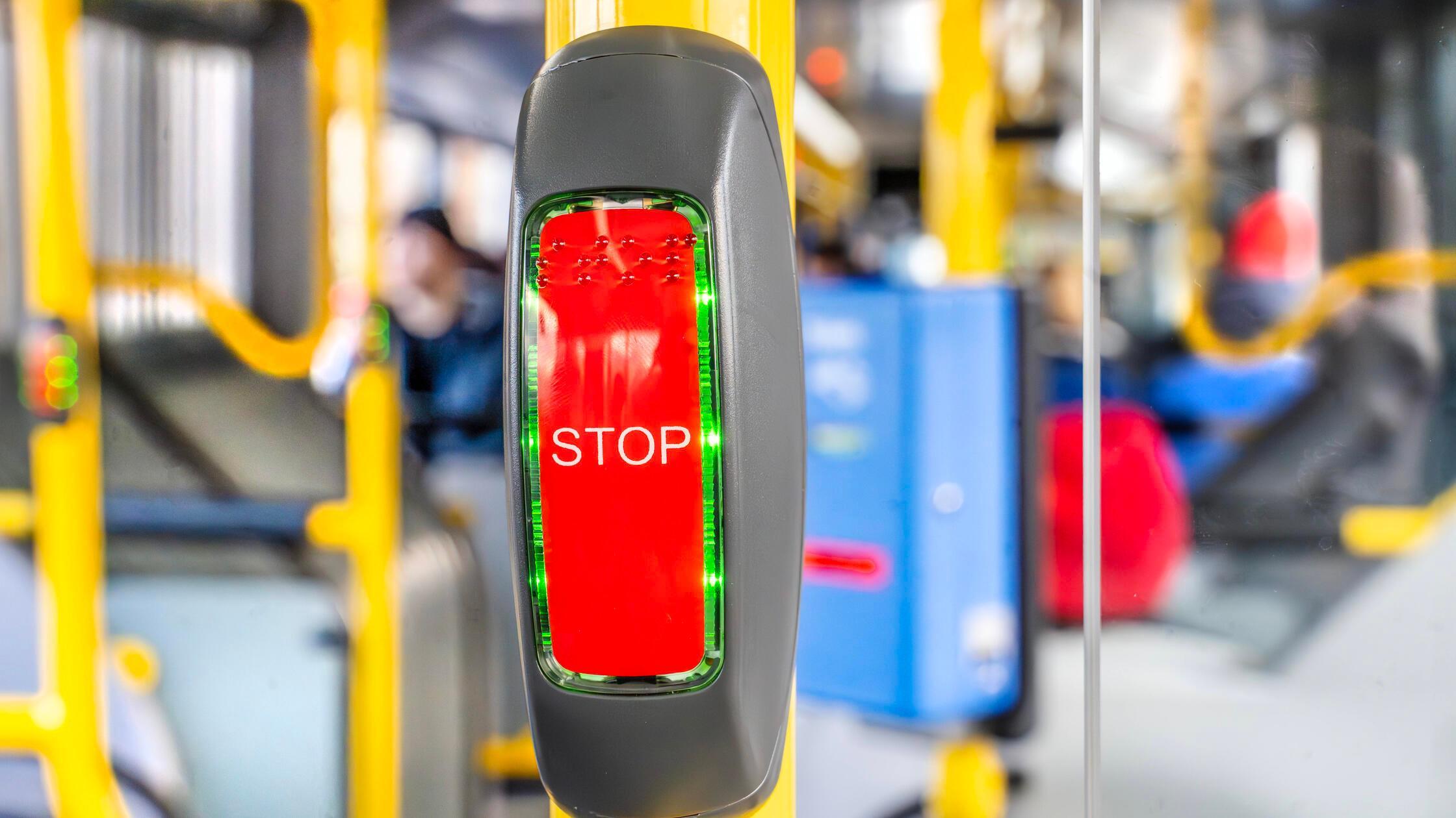 Busfahrer-wirft-Mann-in-Erlangen-wegen-Drohungen-aus-Bus-doch-er-wird-wieder-aggressiv