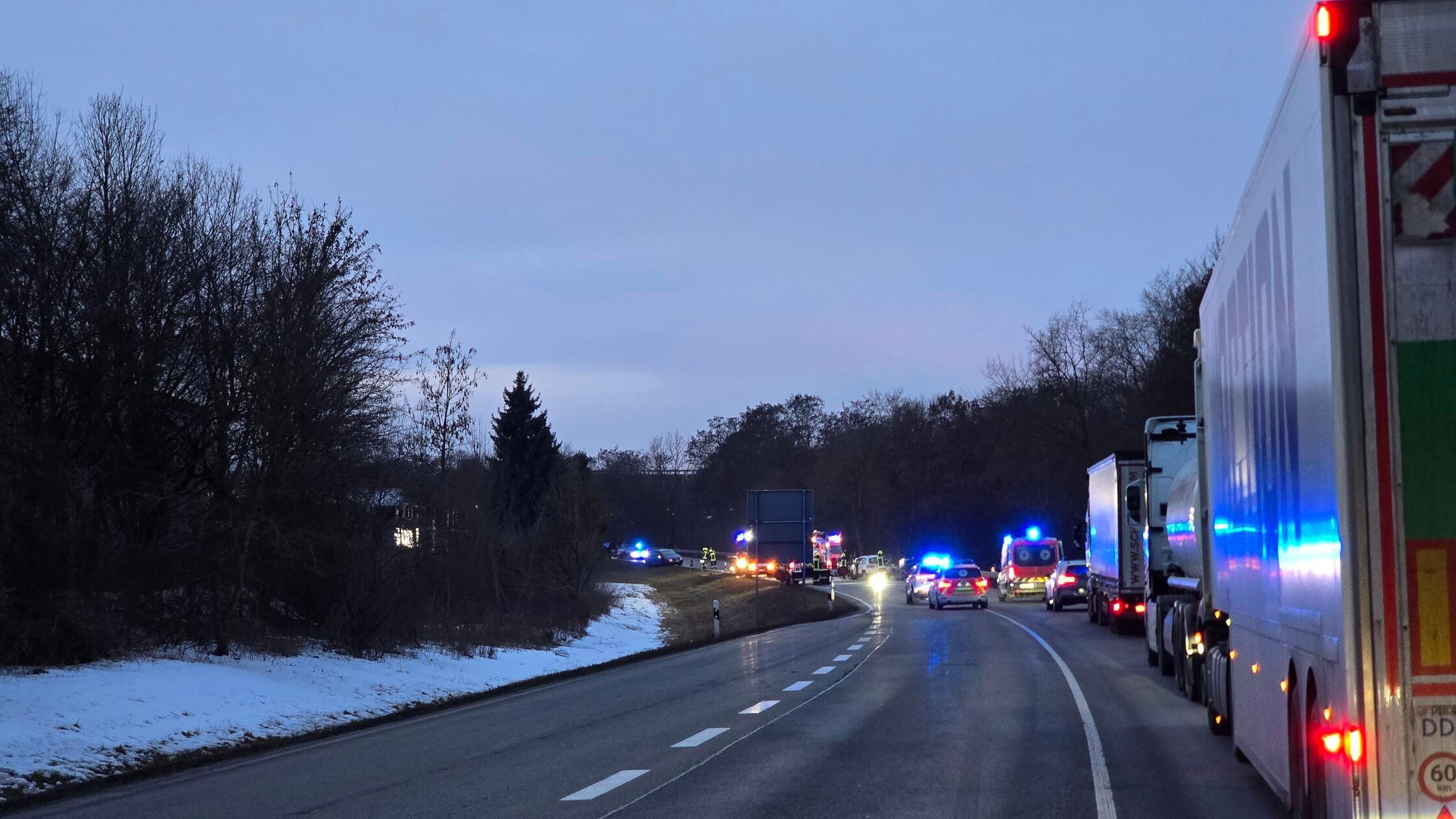 Zehn Verletzte nach schwerem Unfall