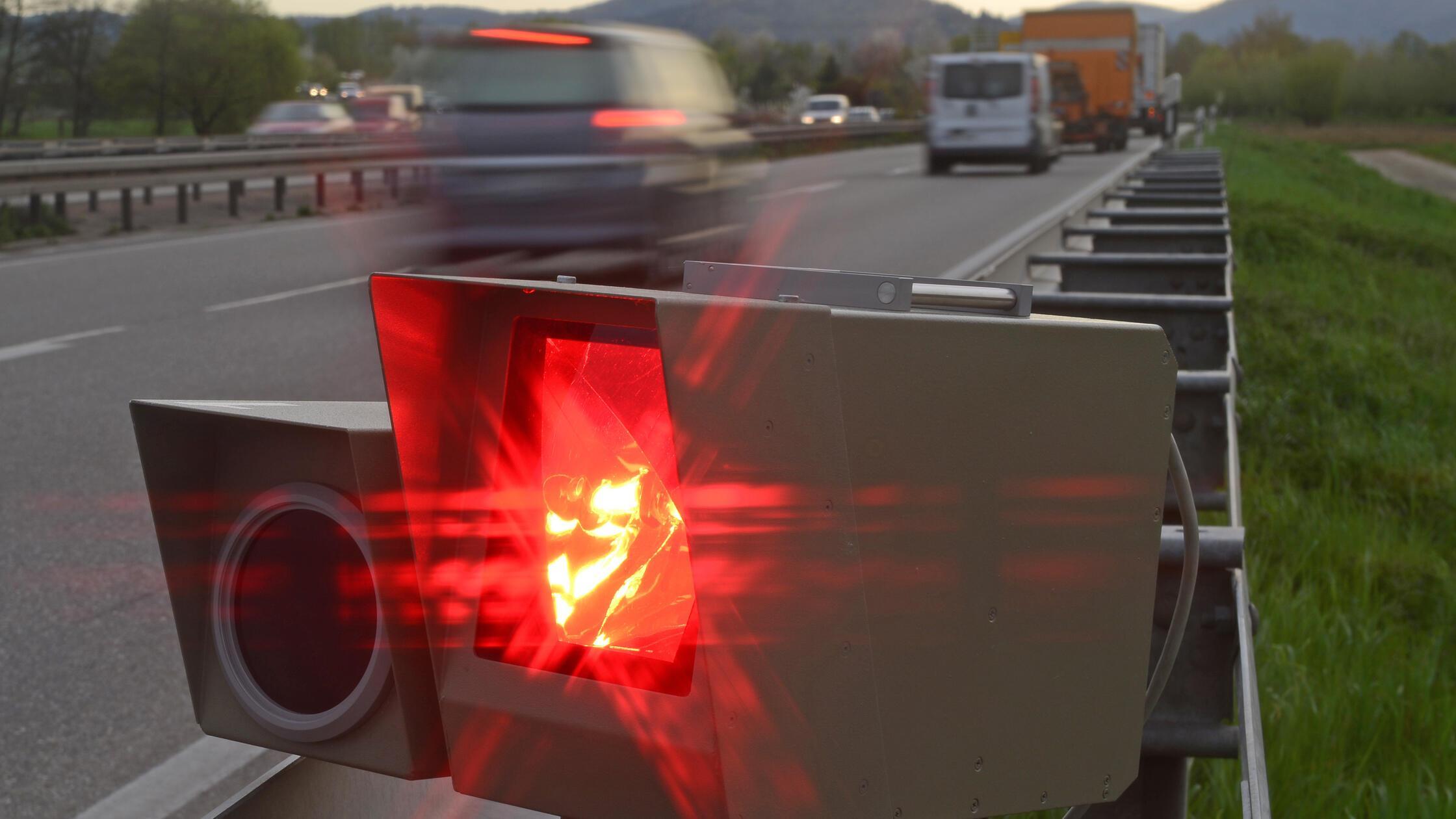 Neun-Fahrverbote-und-ein-Super-Schneller-Das-Blitzer-Fazit-auf-der-A3-bei-Pilsach