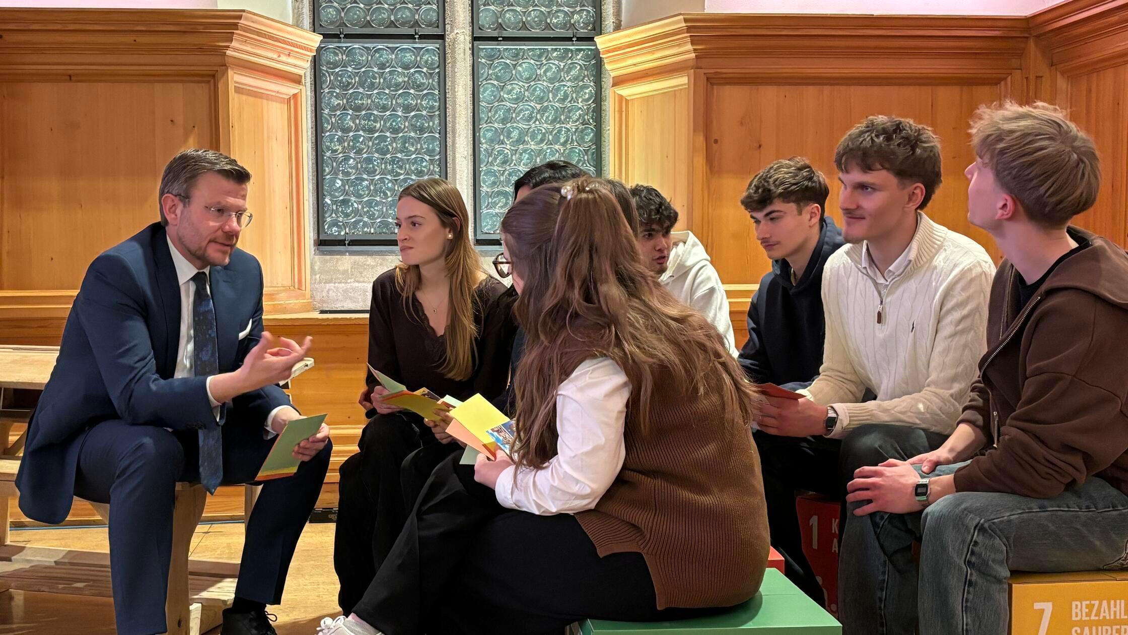 Schulen beim Demokratieempfang im Rathaus 2026 3