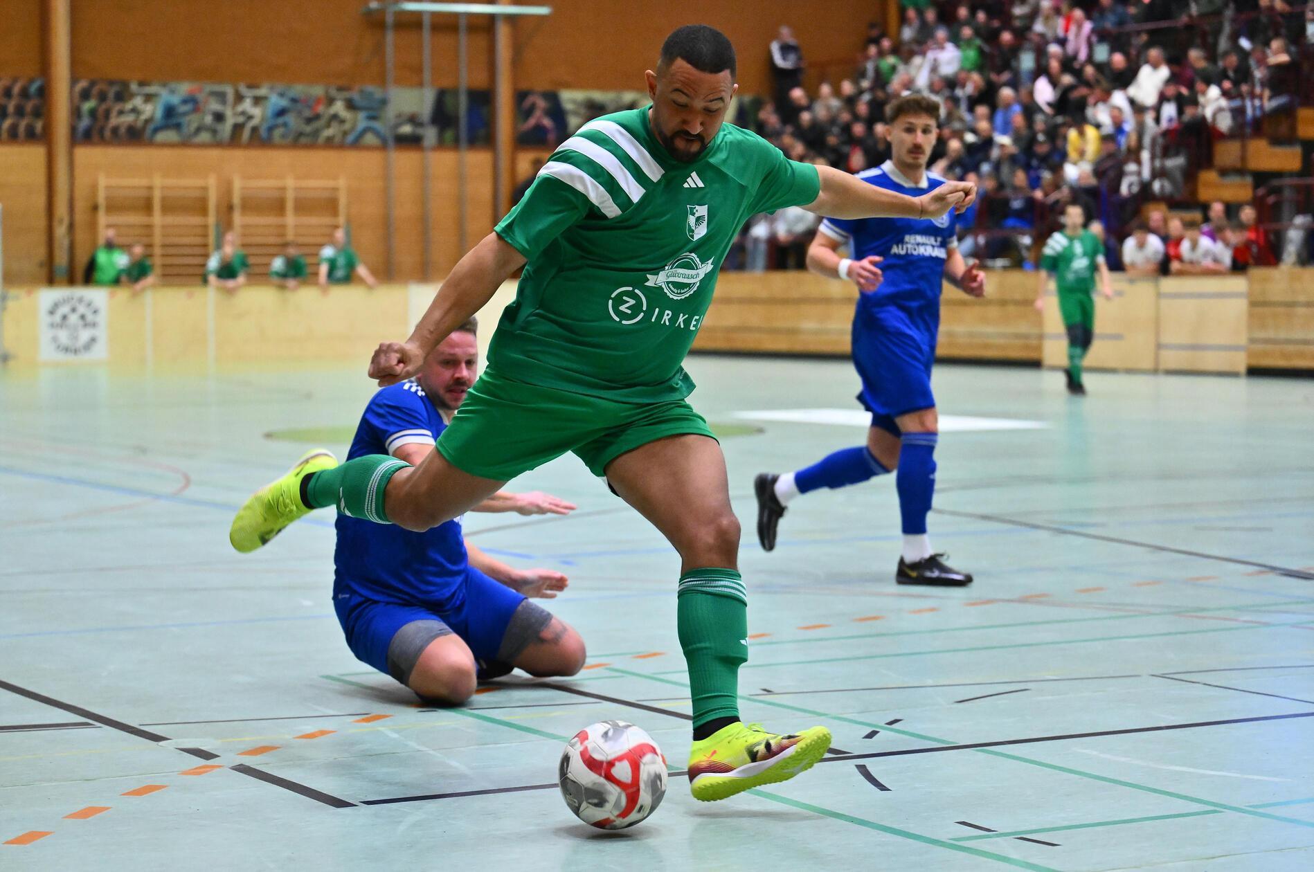 Richard Vidal-Camejo von der DJK Erlangen beim Brucker Dreikönigsturnier 2026.