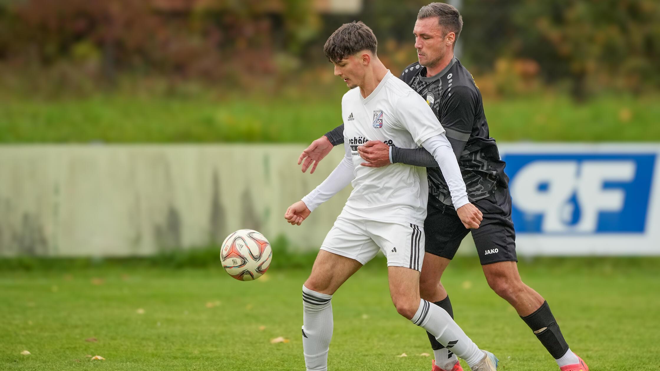 Aufsteiger-k-mpfen-um-Klassenerhalt-R-ckschl-ge-bei-Gro-lohe-unn-tige-Fehler-bei-Hembach