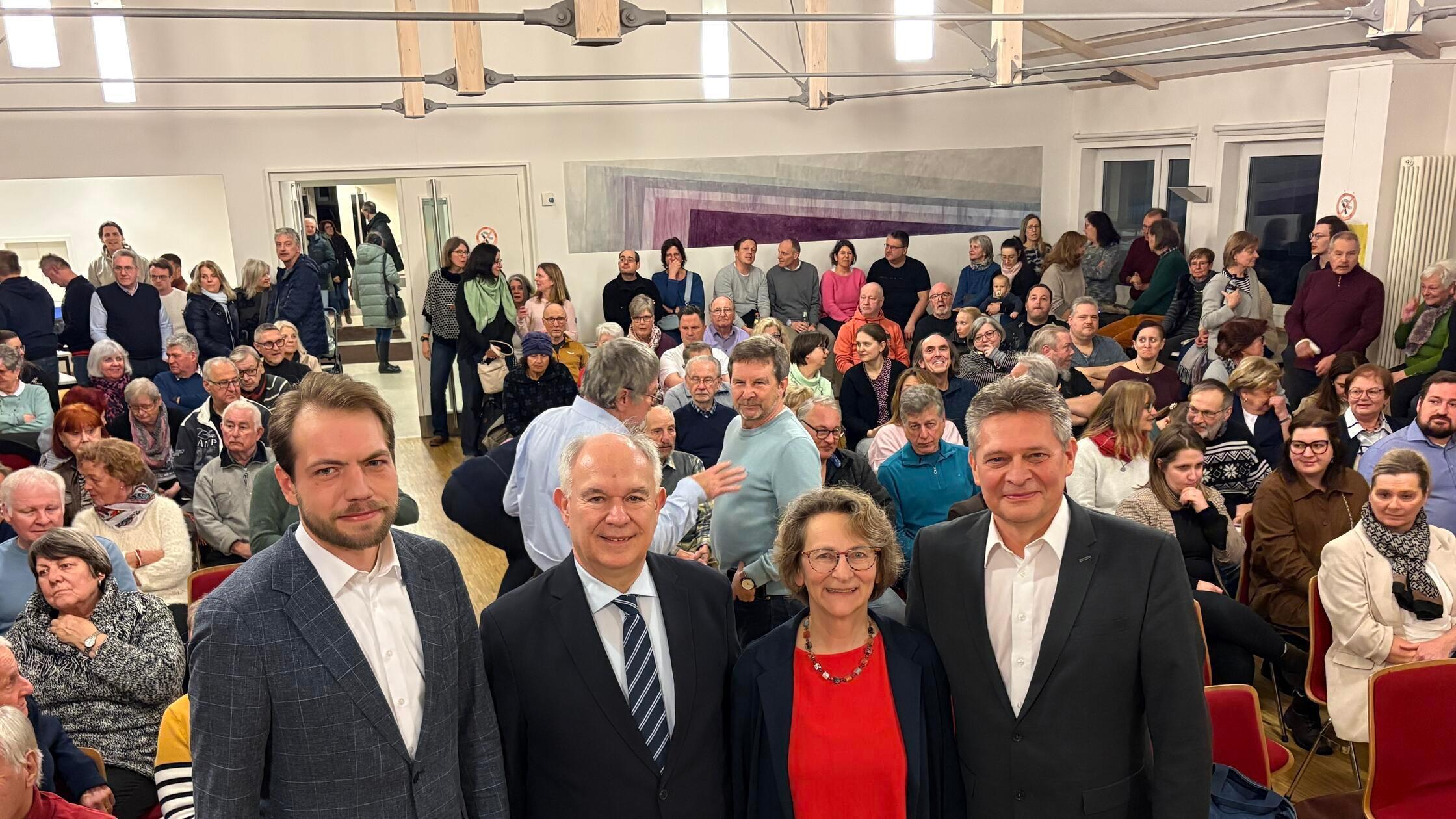 Kuschelstimmung-im-R-thenbacher-Stadtrat-Das-Feuer-im-Wahlkampf-fehlt