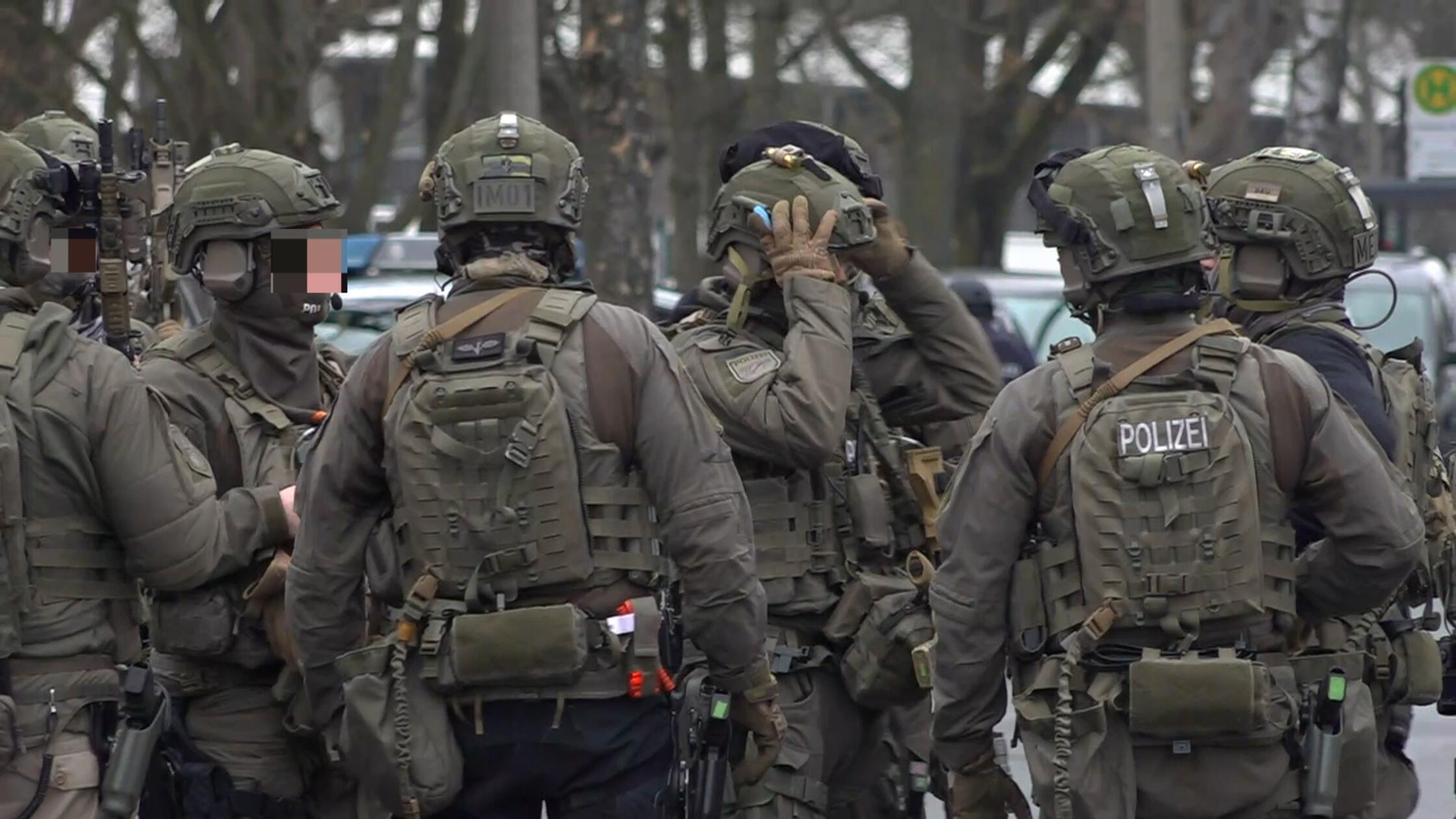 Redaktioneller Hinweis: Eltern, weitere Privatpers