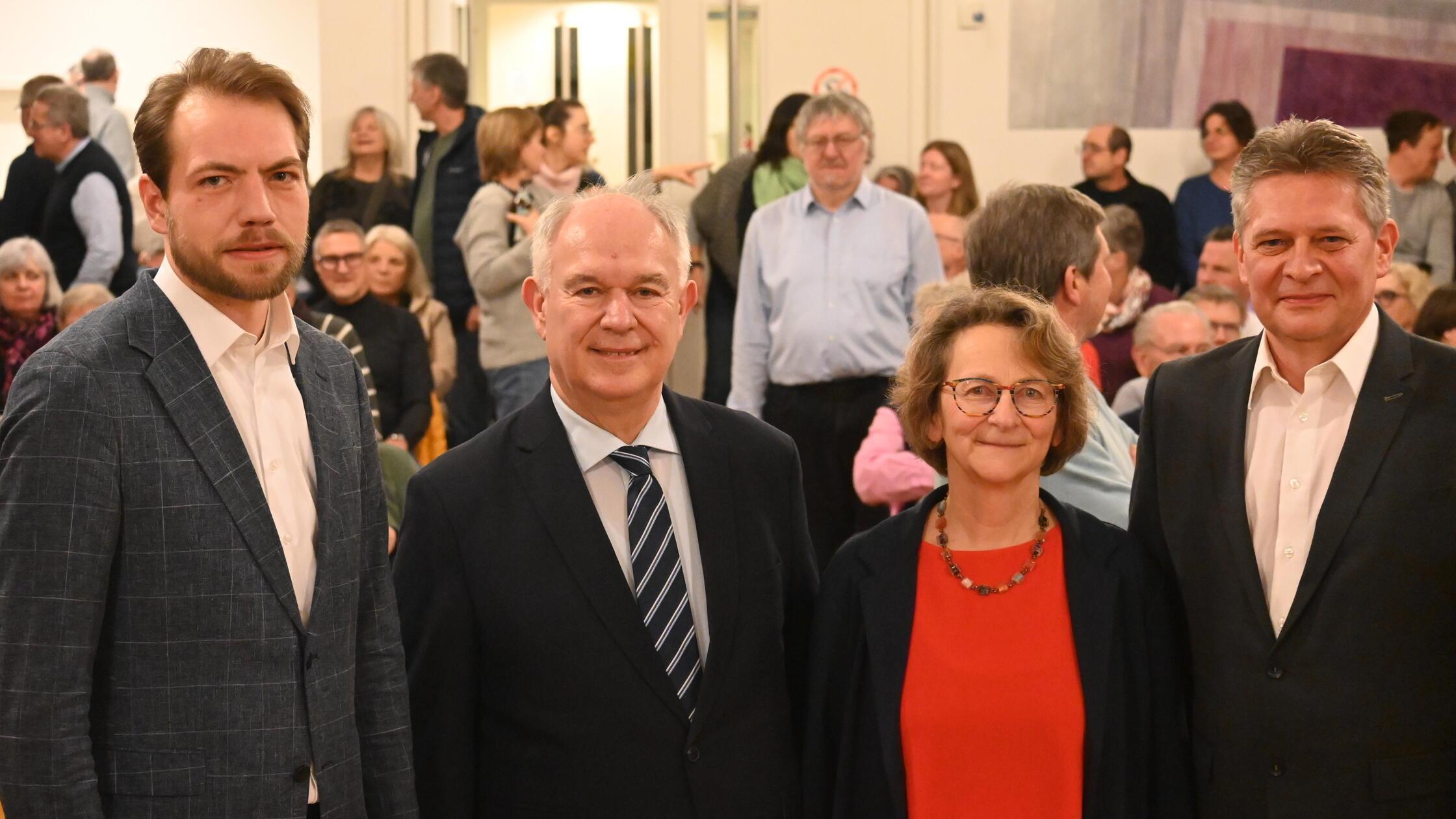 Podiumsdiskussion-in-R-thenbach-Gute-Zusammenarbeit-im-Stadtrat-aber-nicht-mit-der-AfD