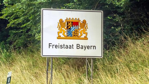Freistaat Bayern, Bayerisches Staatswappen, Schild