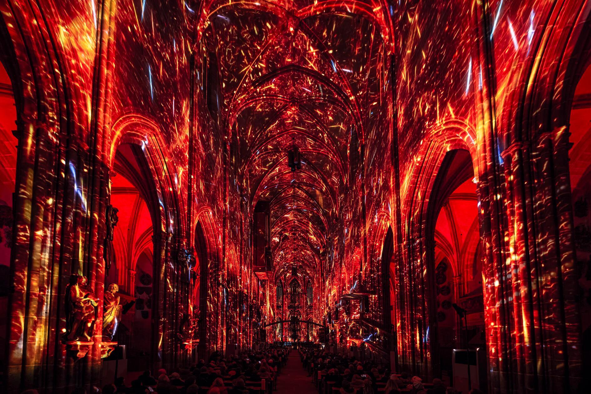 ... "weil die Lorenzkirche von der Architektur her, von der Geschichte her alles mitbringt, was man für diese Show braucht", erklärt Ingrid Langheld vom Veranstalter Banijay Germany.