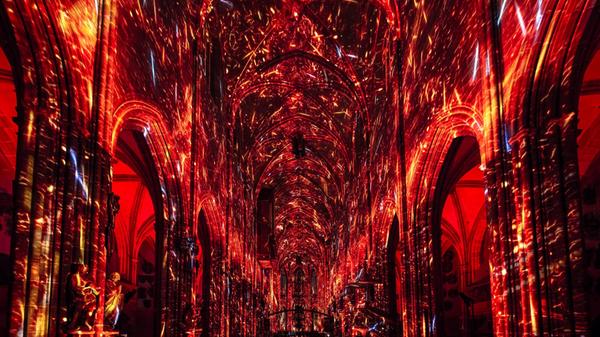 ... "weil die Lorenzkirche von der Architektur her, von der Geschichte her alles mitbringt, was man für diese Show braucht", erklärt Ingrid Langheld vom Veranstalter Banijay Germany.