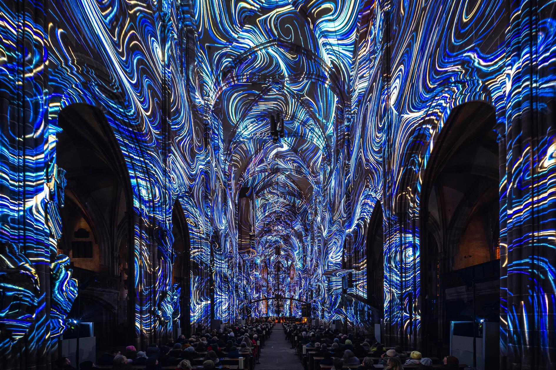 Am Premierenabend gab es Standing Ovations. Vor allem die musikalische Untermalung fand unter den geladenen Gästen viel Zuspruch.