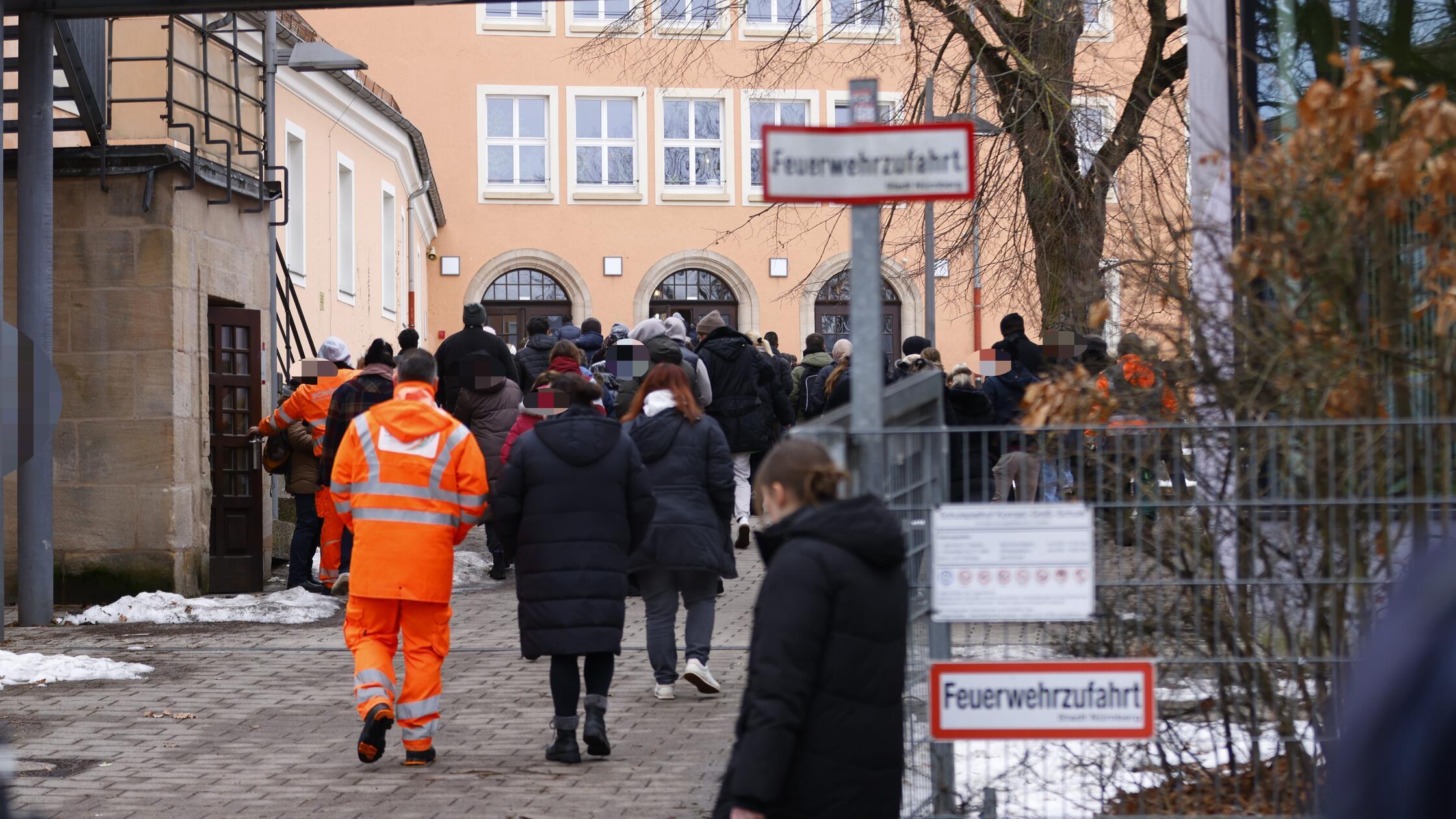 Redaktioneller Hinweis: Eltern, weitere Privatpers