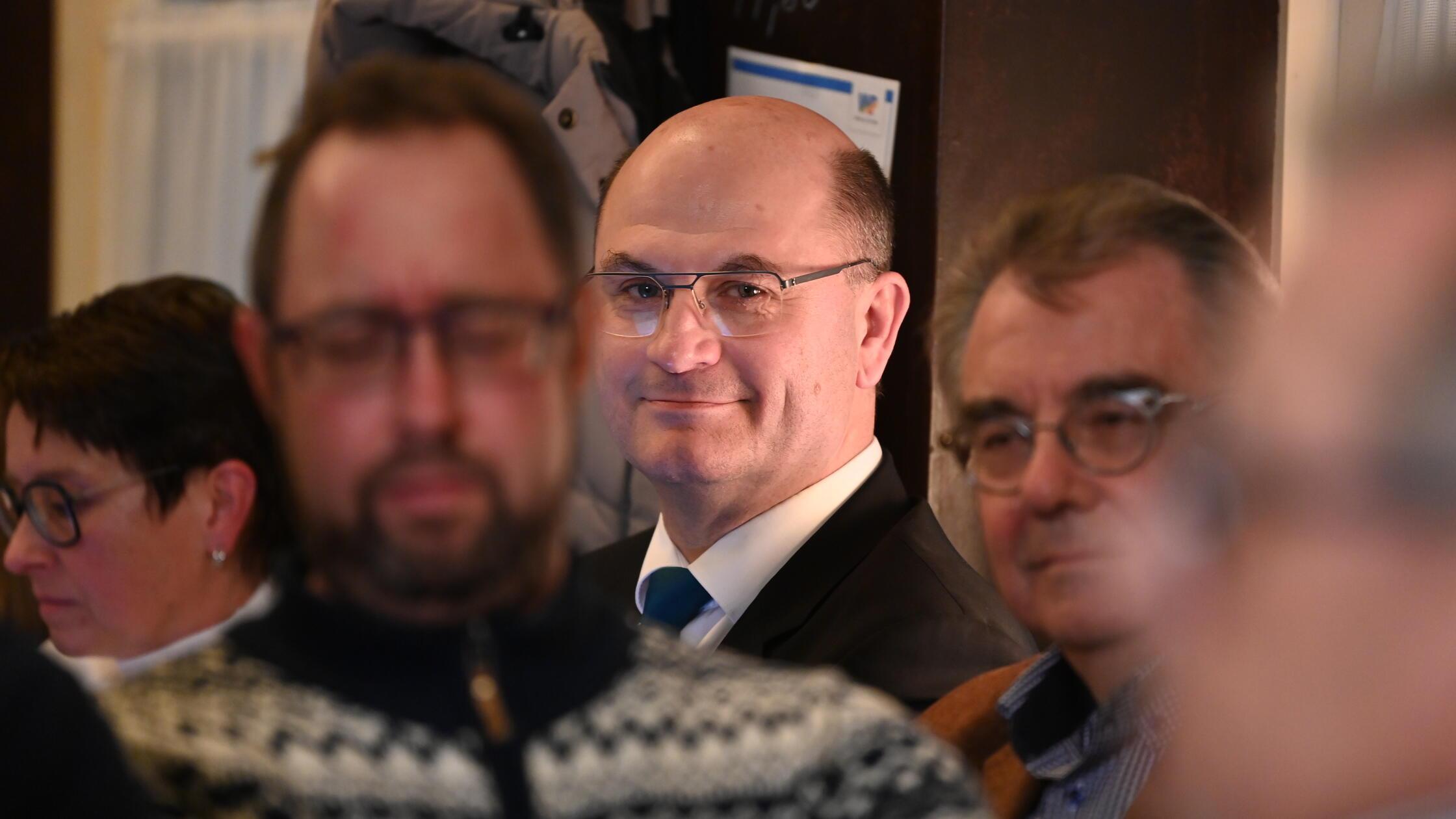 Finanzminister-F-racker-ber-ME-CFS-das-Klinikum-Neumarkt-und-seine-Zukunft-nach-2028