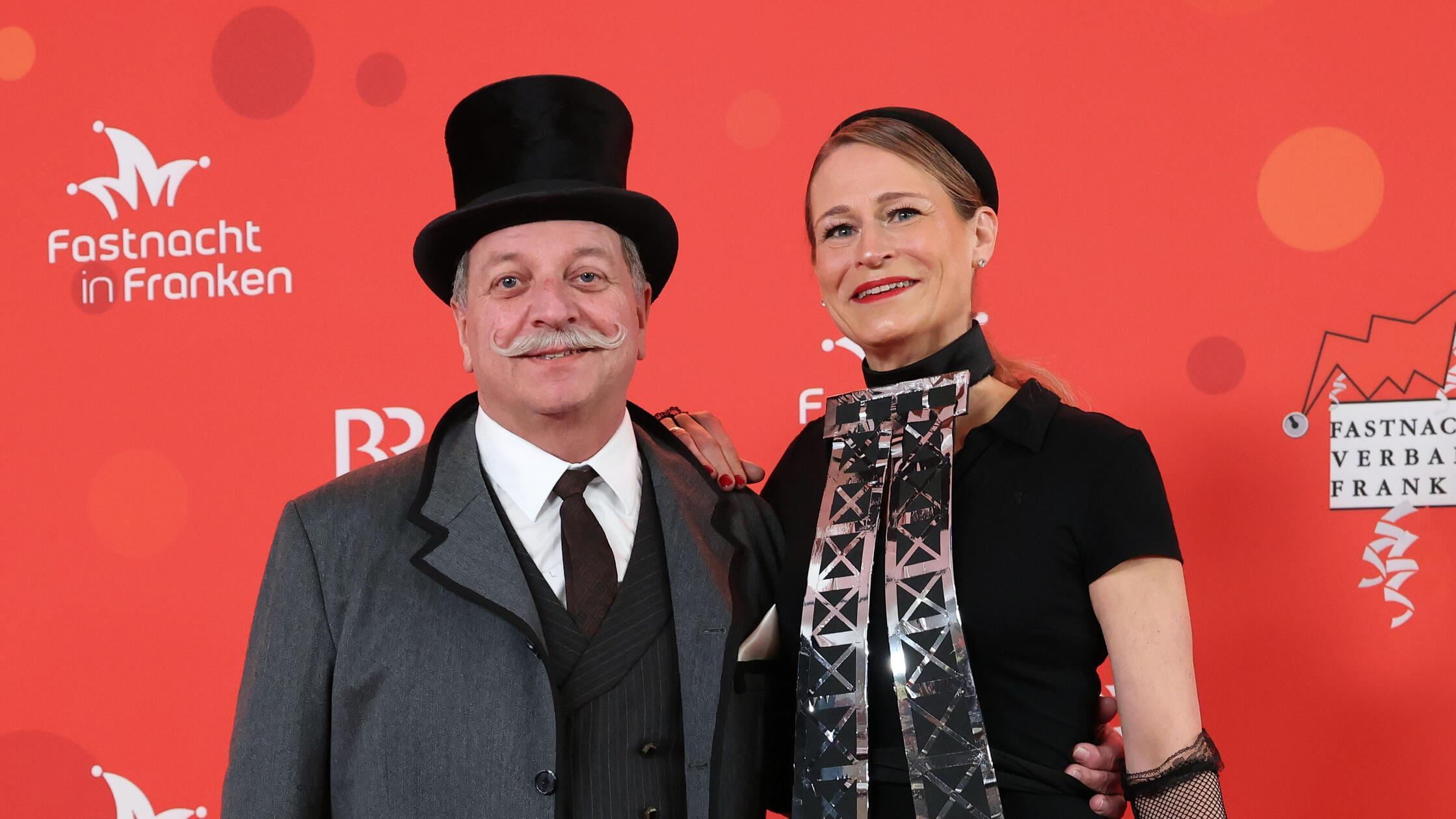 Christian Bernreiter (CSU), Bayerischer Staatsminister für Wohnen, Bau und Verkehr, mit seiner Begleitung.