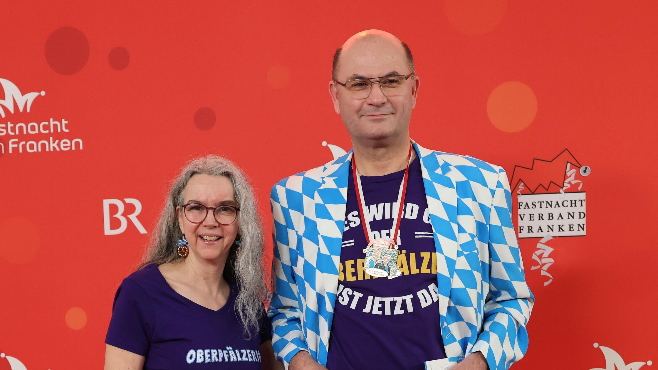 Albert Füracker (r, CSU), bayerischer Finanz- und Heimatminister, und seine Begleitung im Oberpfalz-Look.