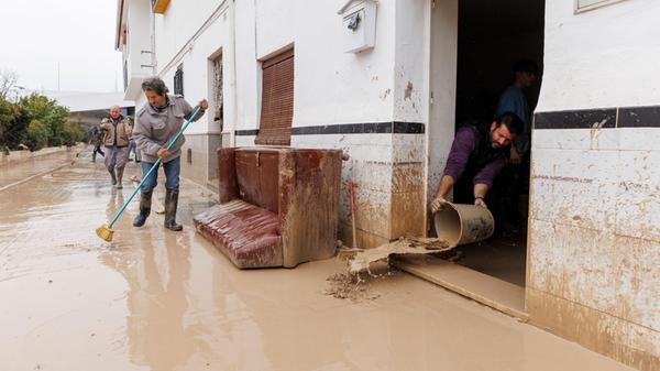 06.02.2026, Spanien, Granada (Andalusien): Einwohn