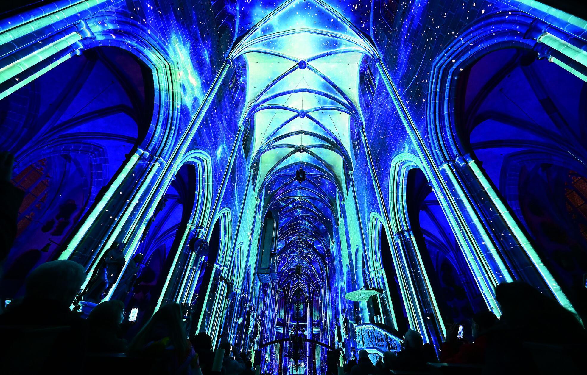 Luminiscence-Lichterspektakel-in-N-rnbergs-Lorenzkirche