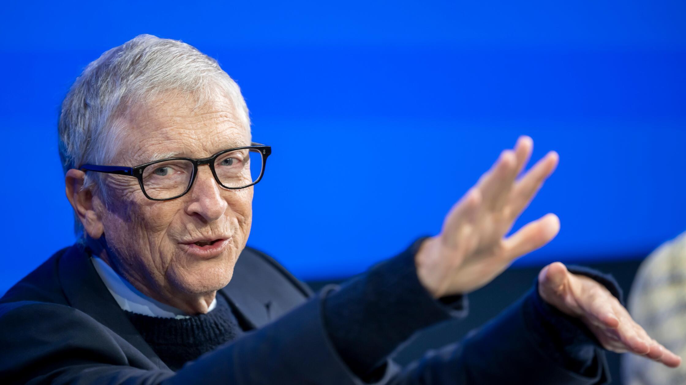 ARCHIV - 21.01.2026, Schweiz, Davos: Microsoft-Mit