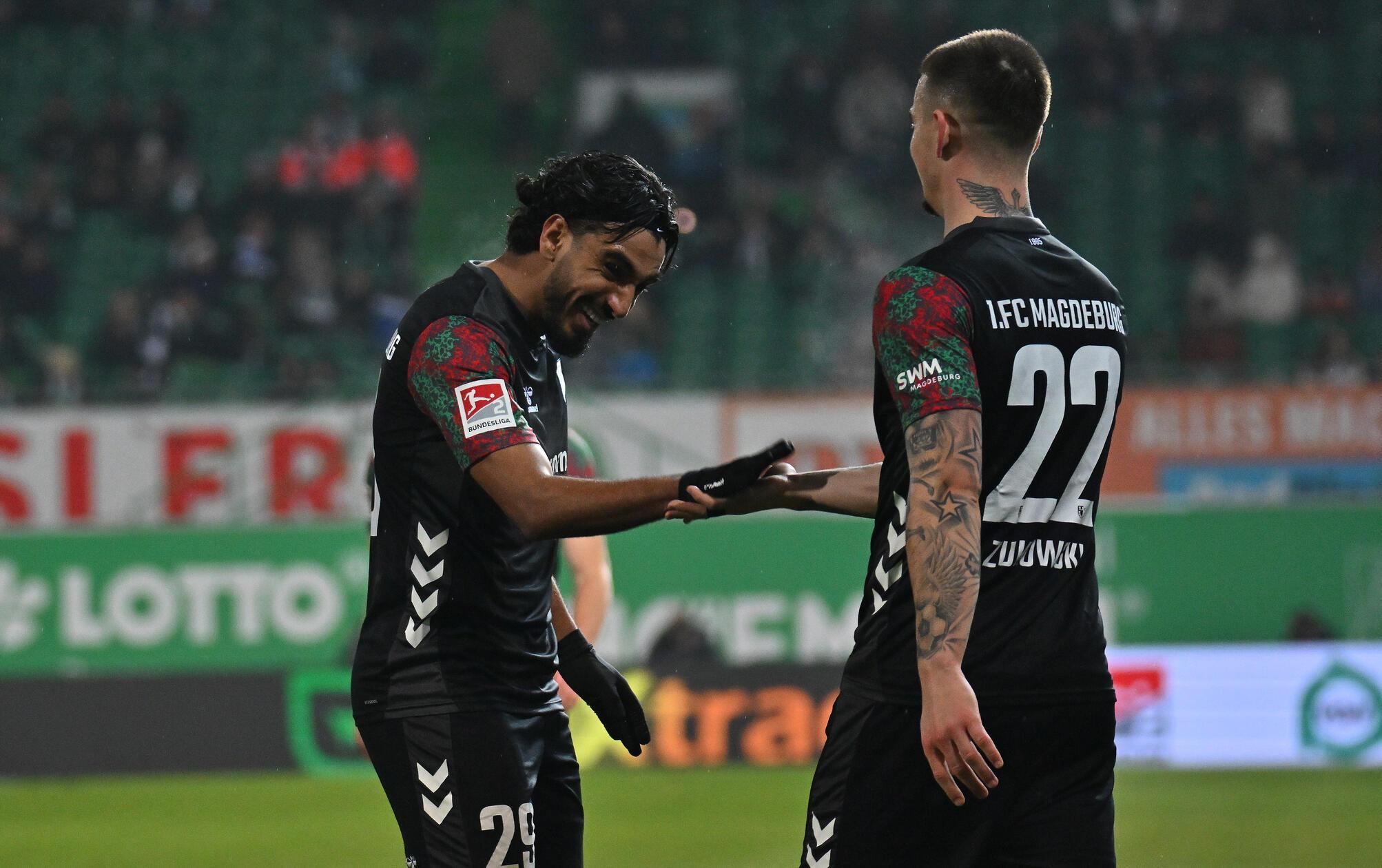 ...und bejubelt drei Minuten später einen Dreierpack. Die Gäste führen nach etwas mehr als einer halben Stunde mit 1:5!