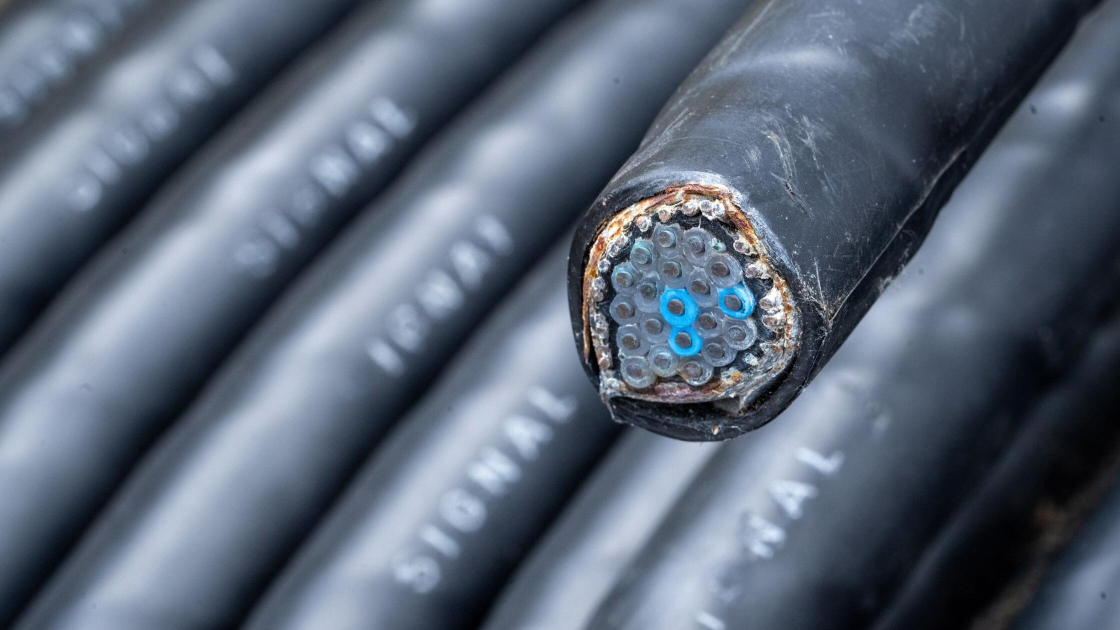 Bahnverkehr-wegen-Kabelsch-den-beeintr-chtigt