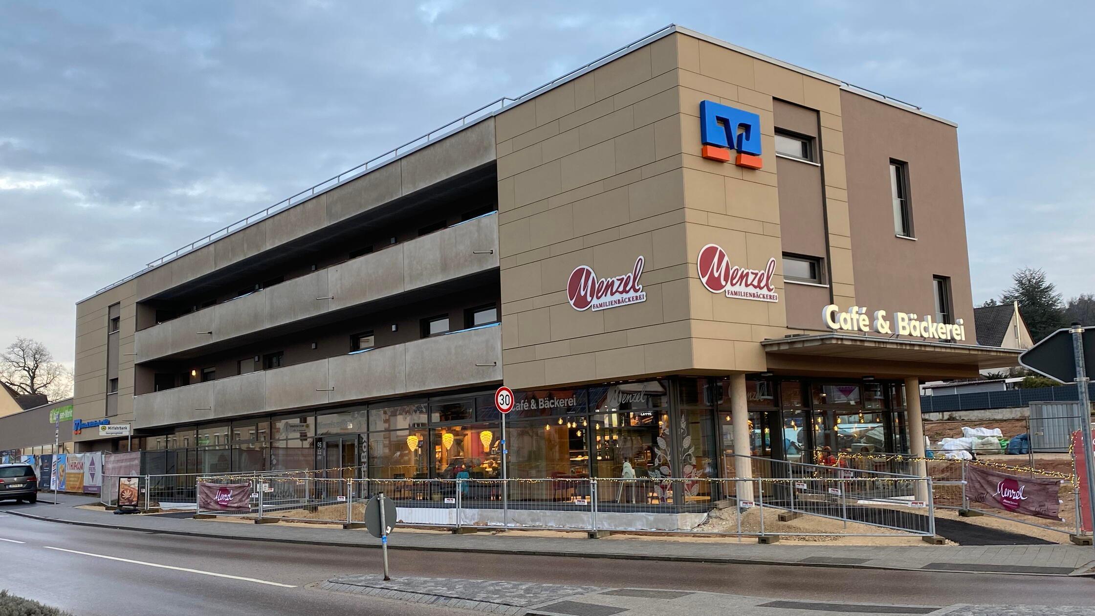 7-Millionen-teures-Bekenntnis-in-Spalt-Einweihung-der-neuen-VR-Bank