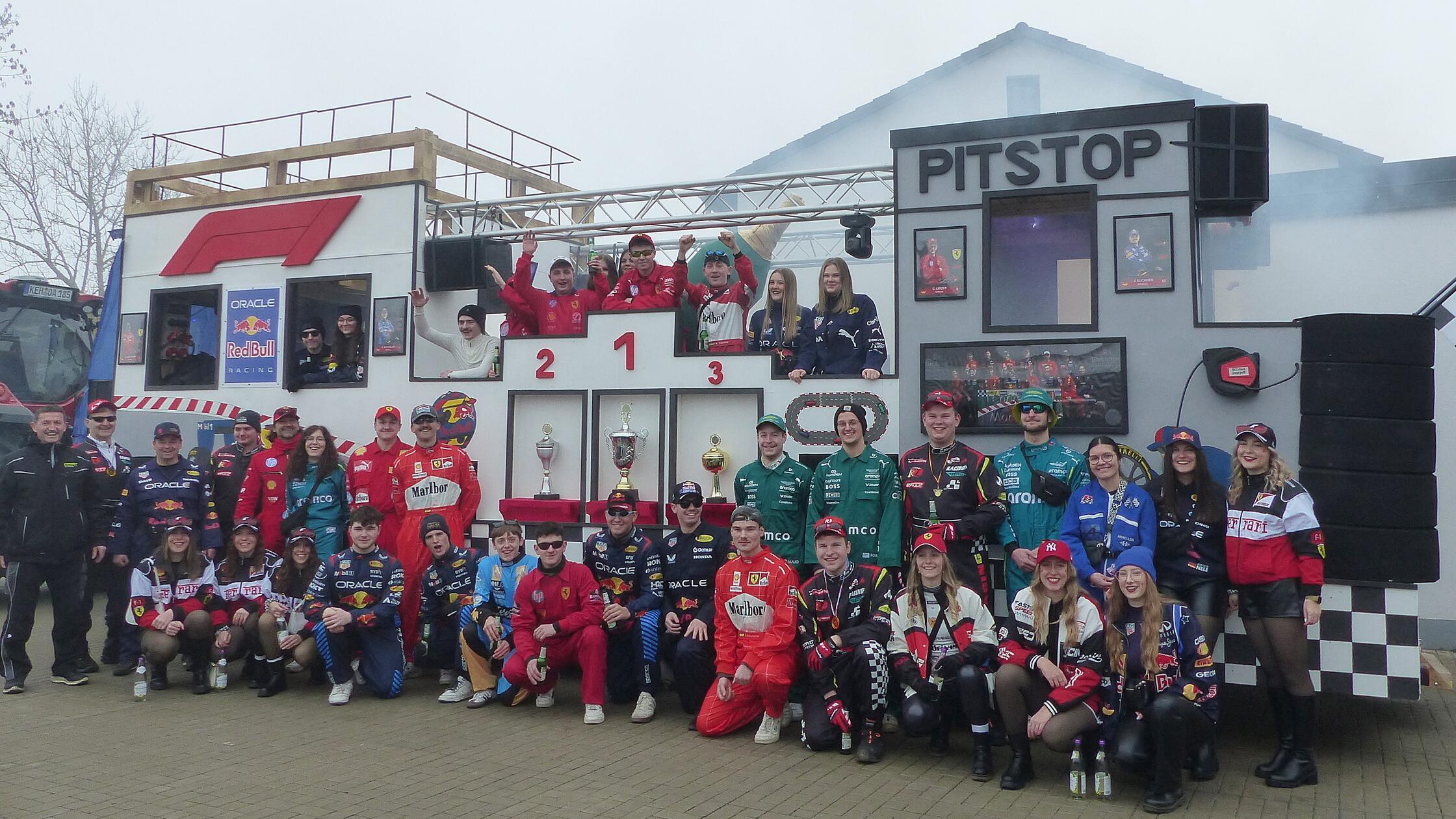 Dieser-Wagen-sorgt-f-r-Aufsehen-M-rsdorfer-Gruppe-zieht-als-Formel-1-in-den-Fasching