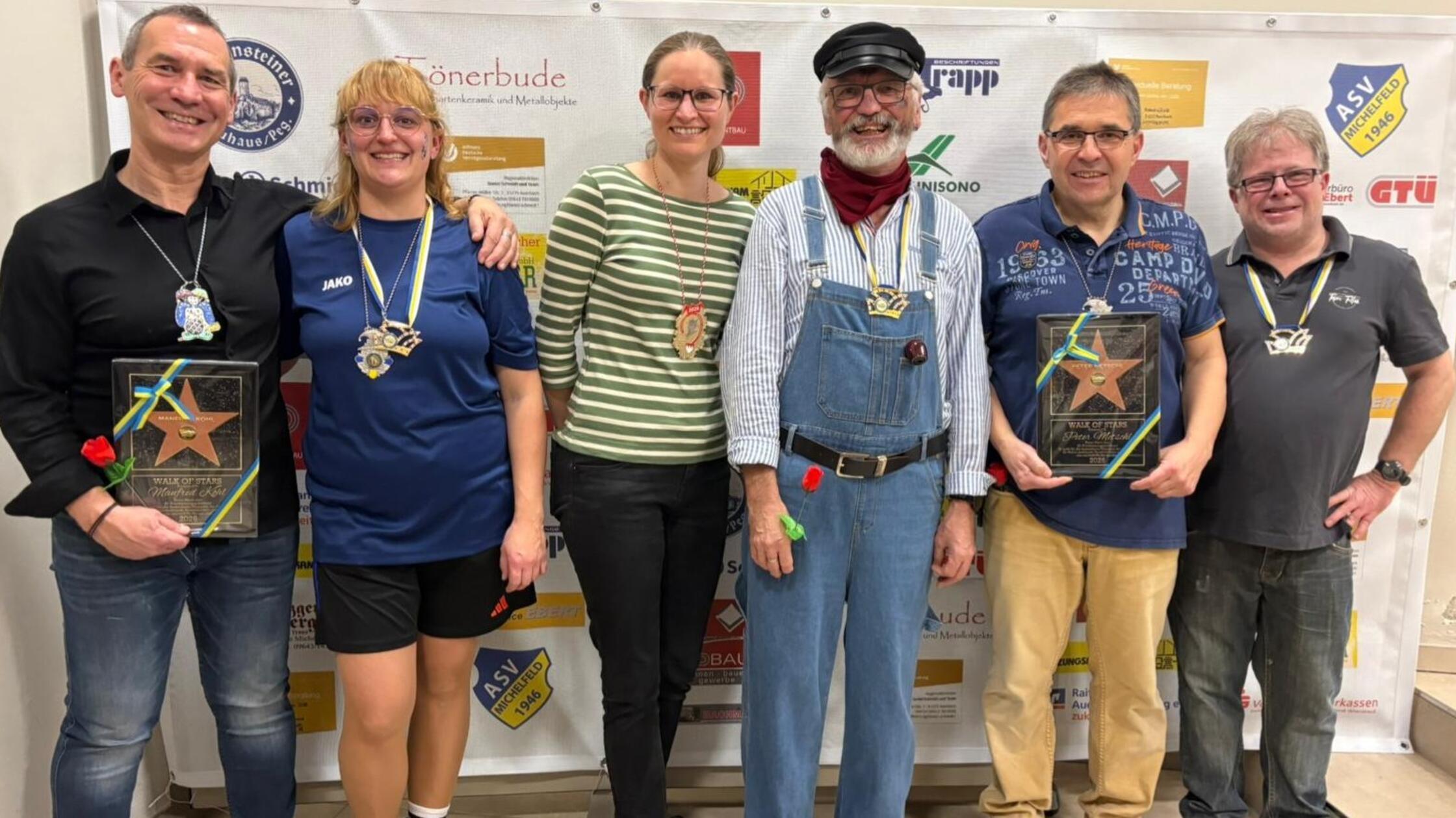 Ein-Stern-f-r-den-Michelfelder-Walk-of-Fame-Narren-feieren-langj-hrige-Aktive