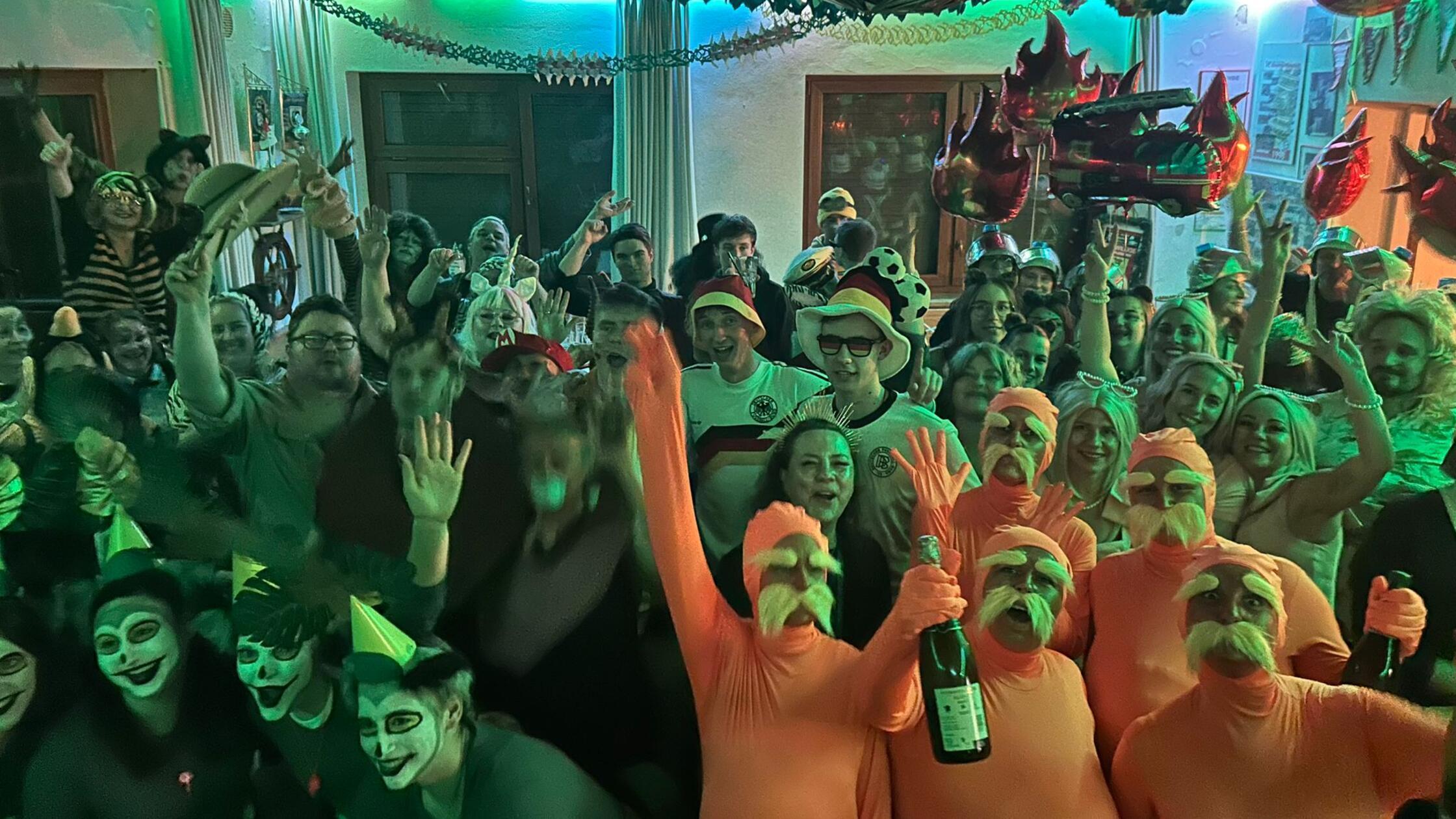 Bunte-Kost-me-und-viel-Spa-So-feierte-Pilsach-ausgelassen-den-Fasching