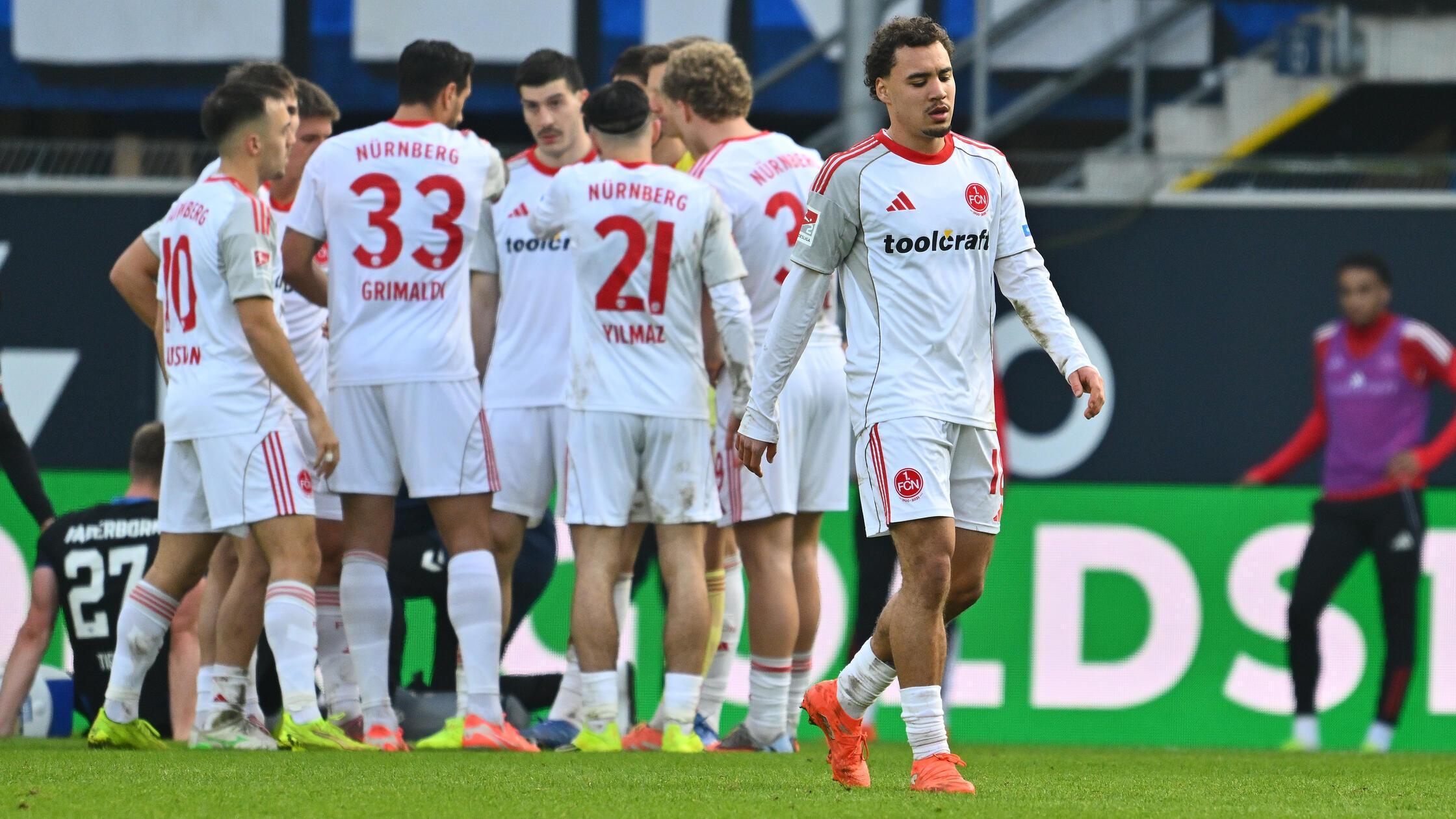 Klare-Rote-Karte-f-r-Lubach-Nicht-alle-beim-Club-waren-Kloses-zweiter-Meinung