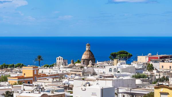 Blick über Capri im Golf von Neapel in Italien